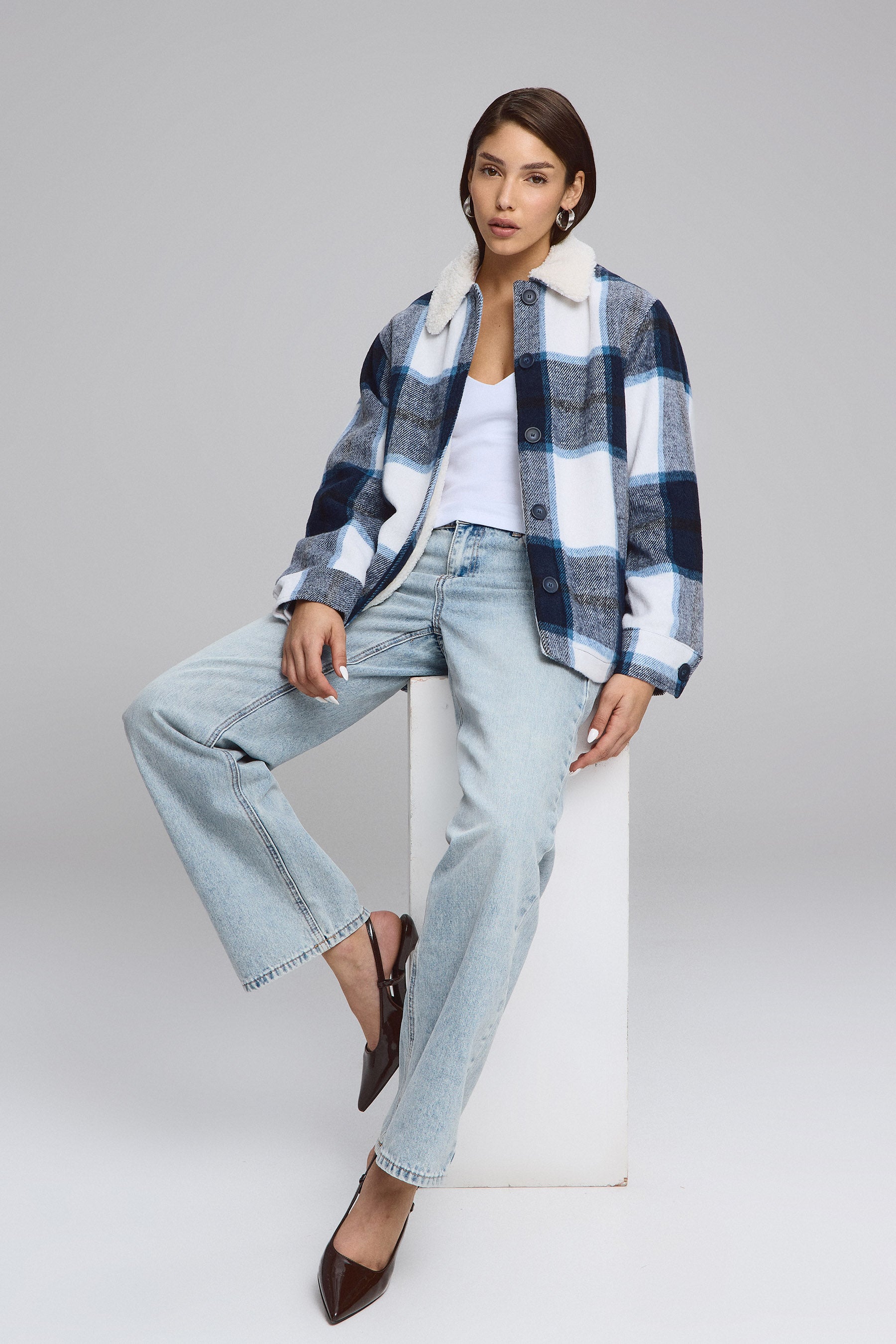 מעיל משובץ צווארון פרוותי