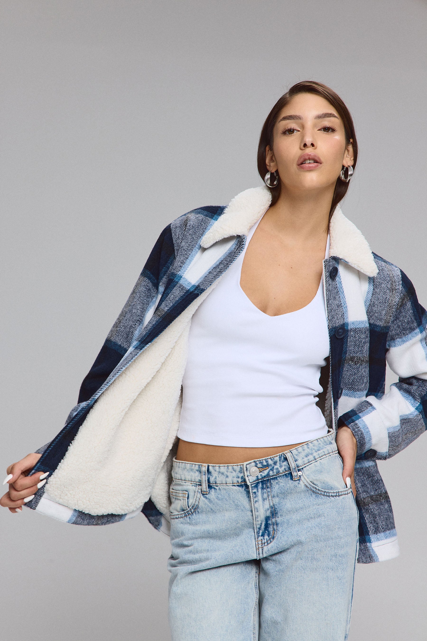 מעיל משובץ צווארון פרוותי