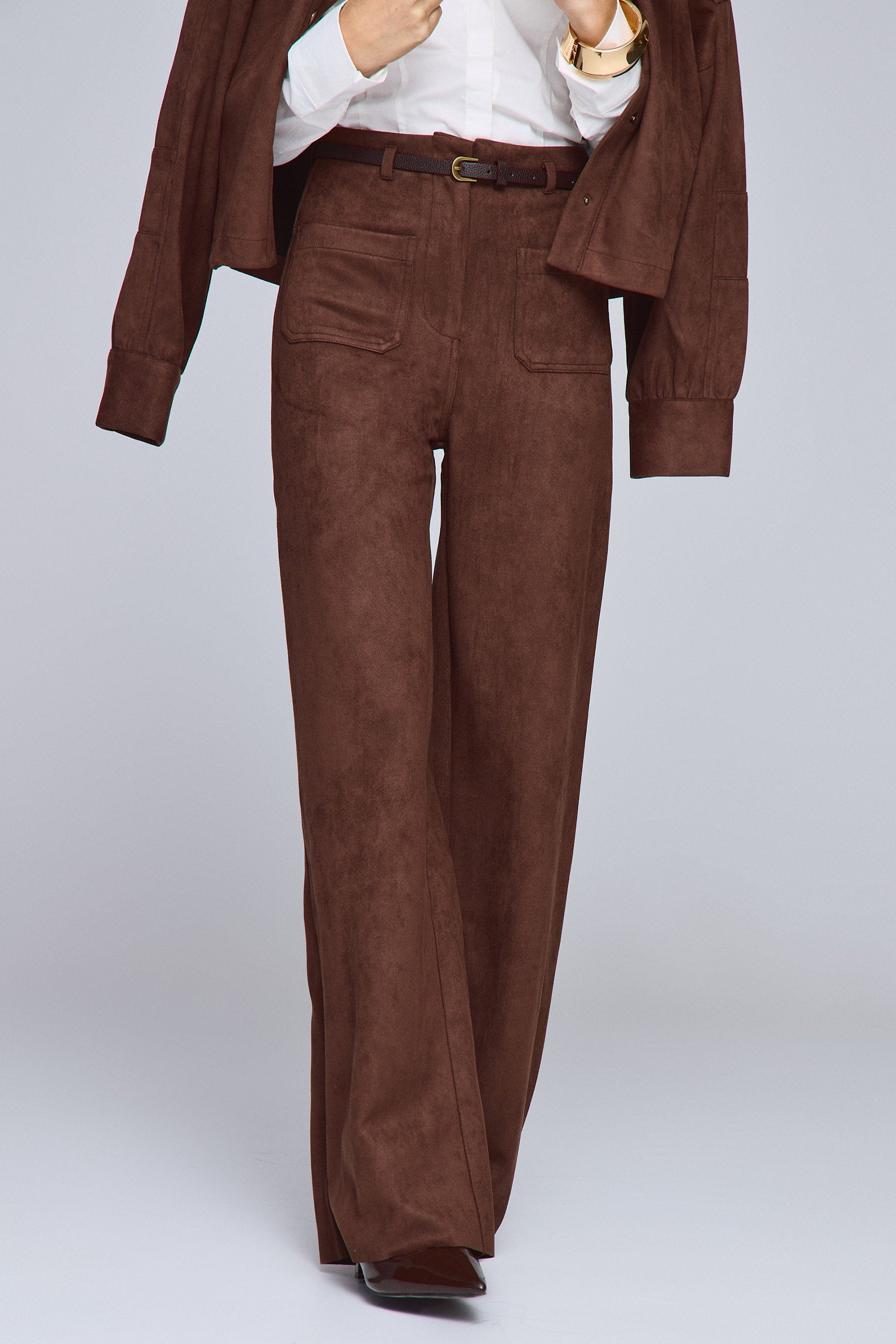 מכנסיים זמש עם חגורה דקה