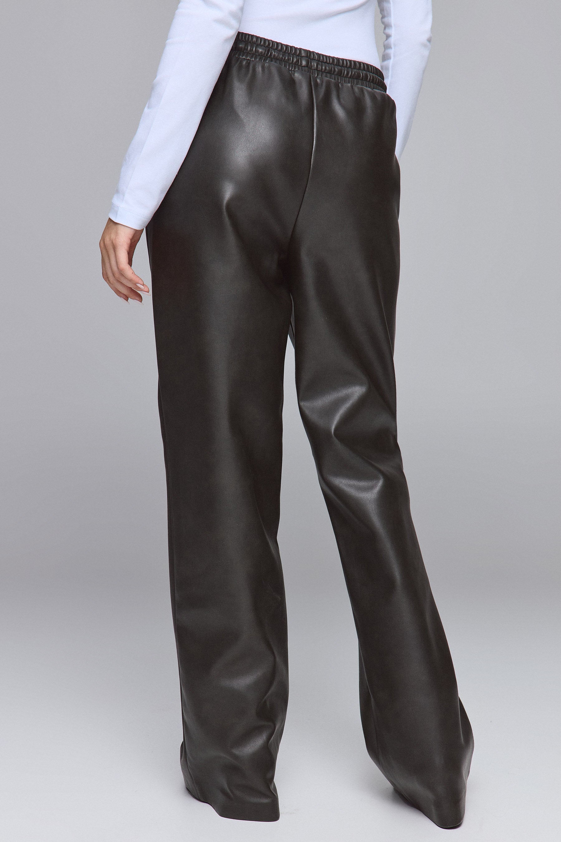 מכנס PU עם גומי במותן