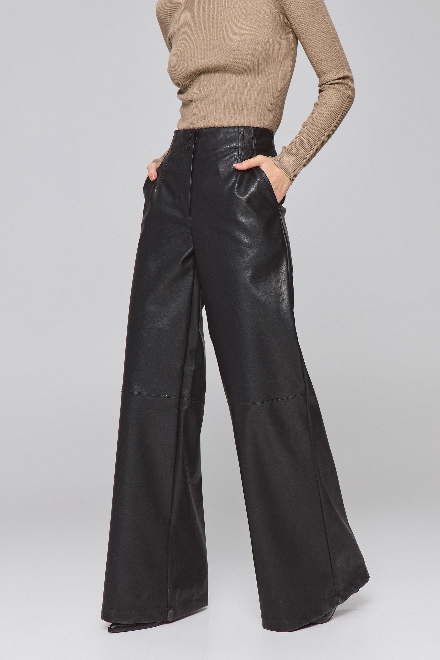 מכנס PU רוקי