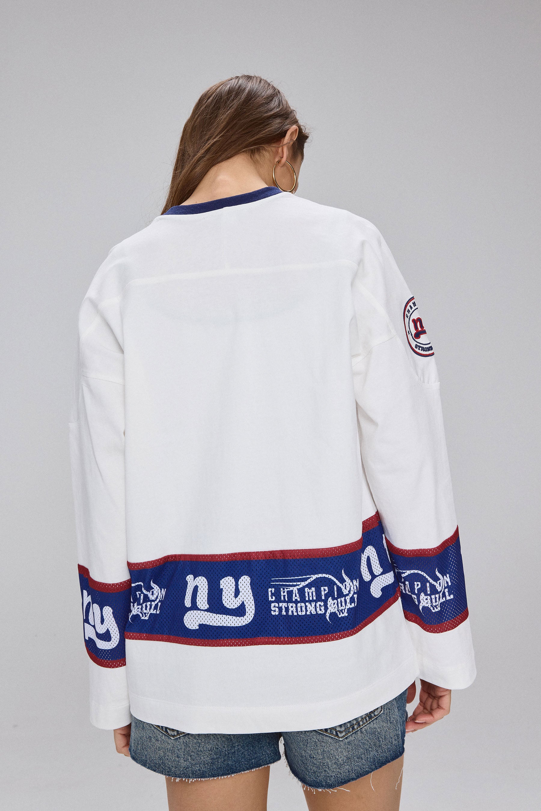 טי שירט עם חיתוכים בד רשת