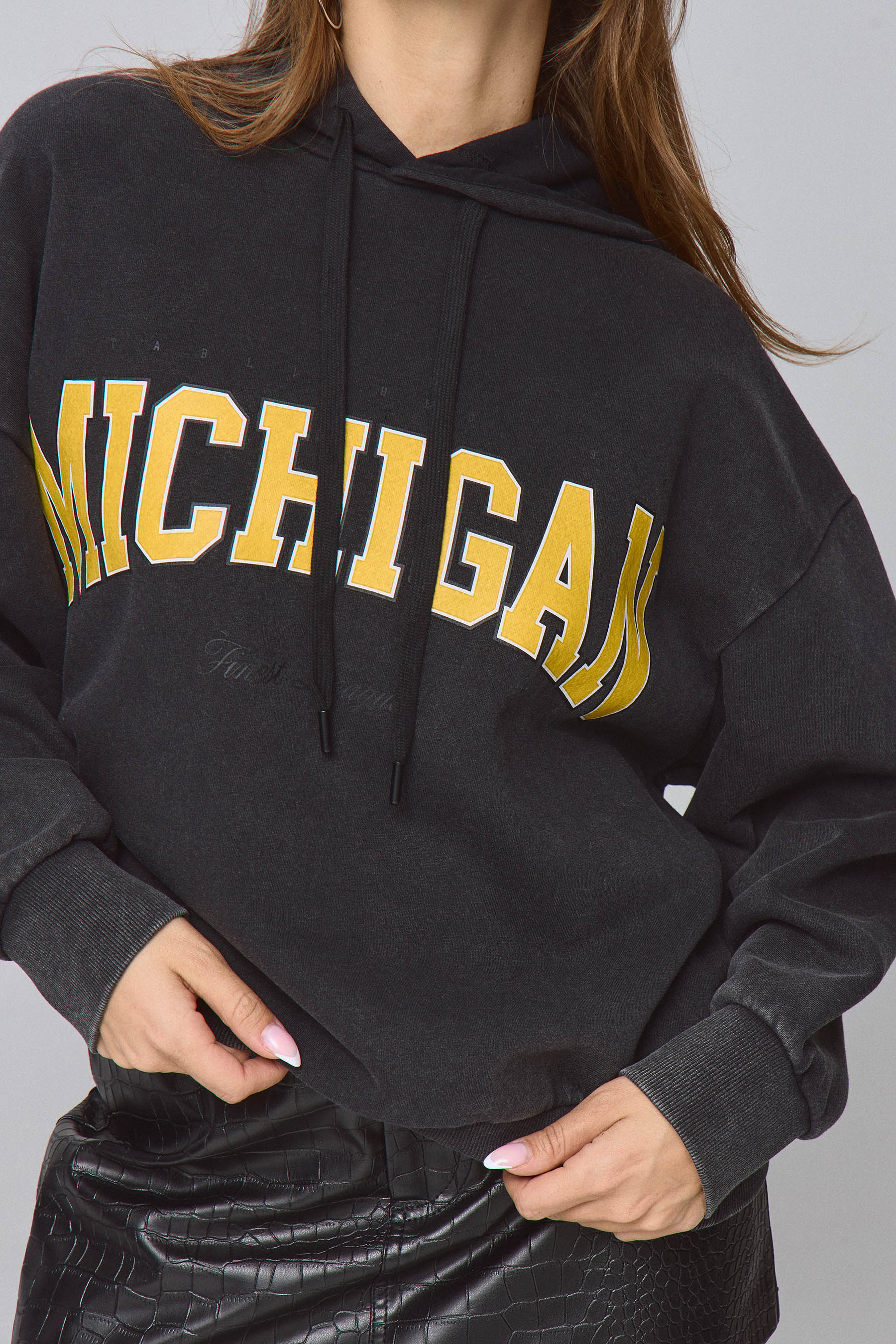 קפוצ'ון מישיגן שחור שטוף