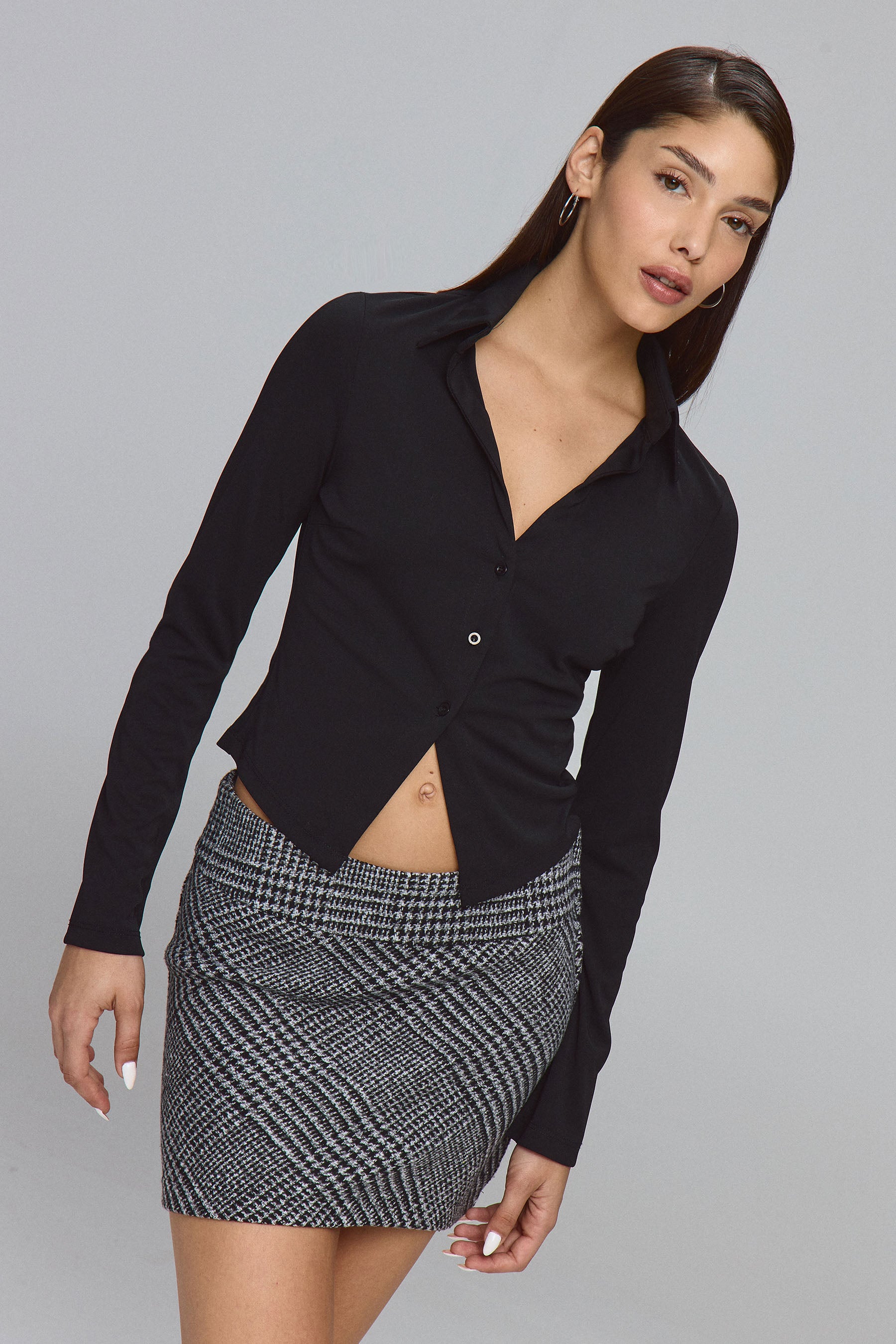 חולצת לייקרה שלושה כפתורים