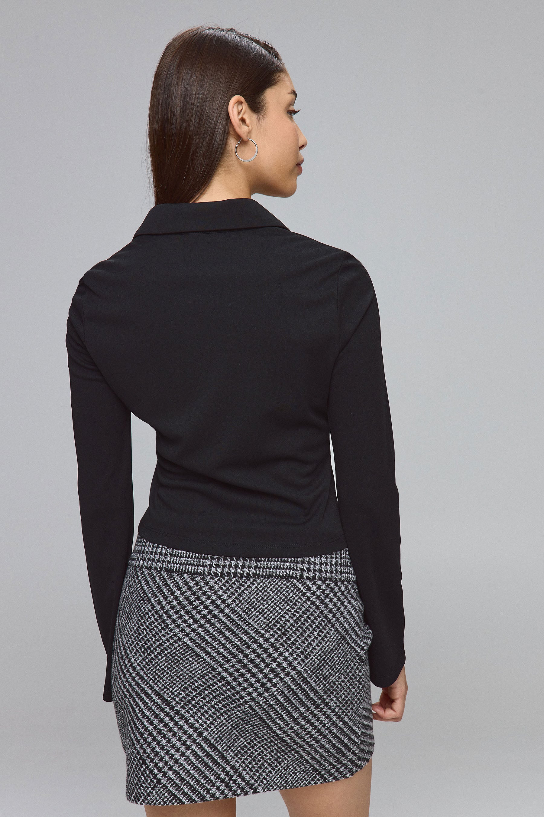 חולצת לייקרה שלושה כפתורים