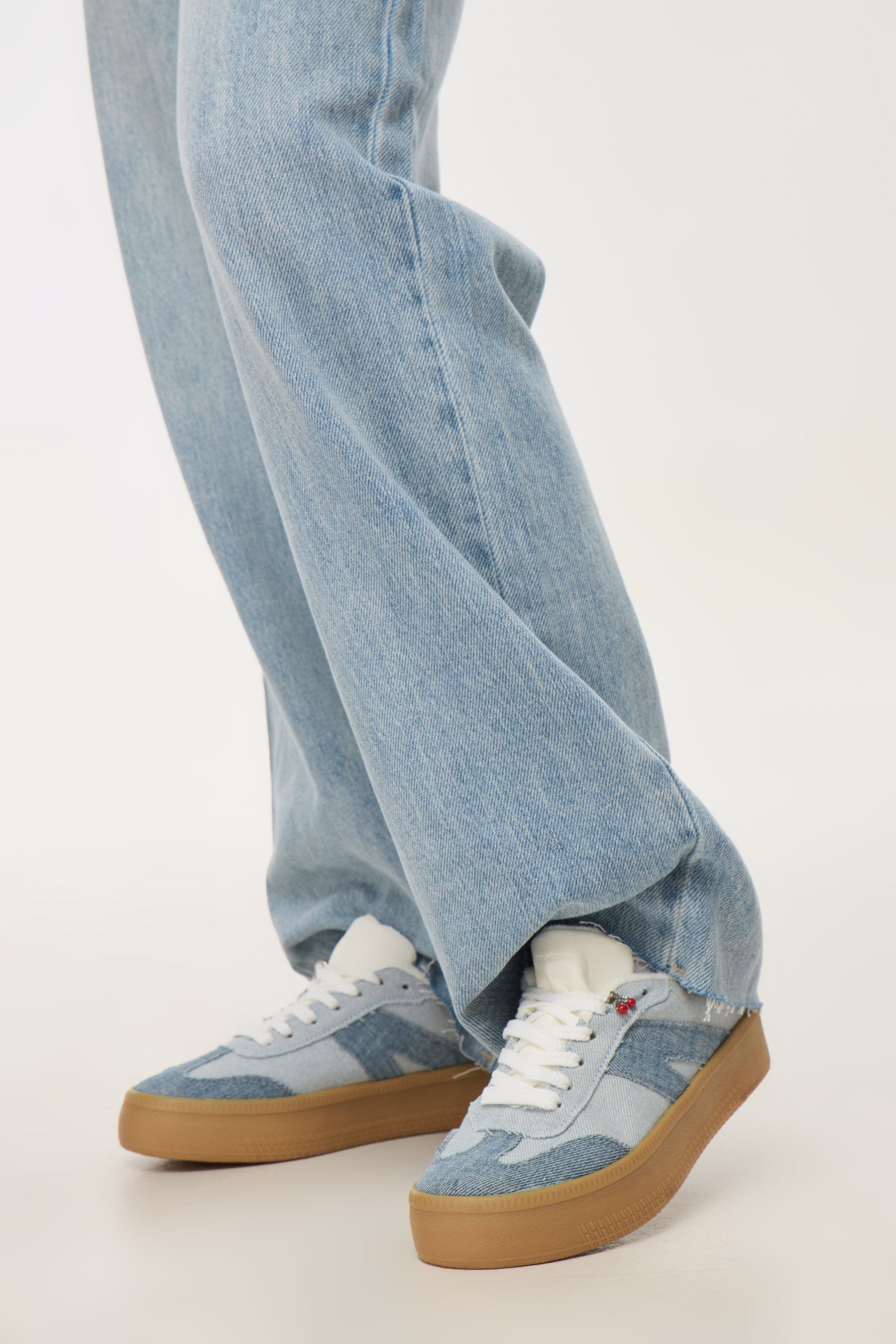 סניקרס סקיי