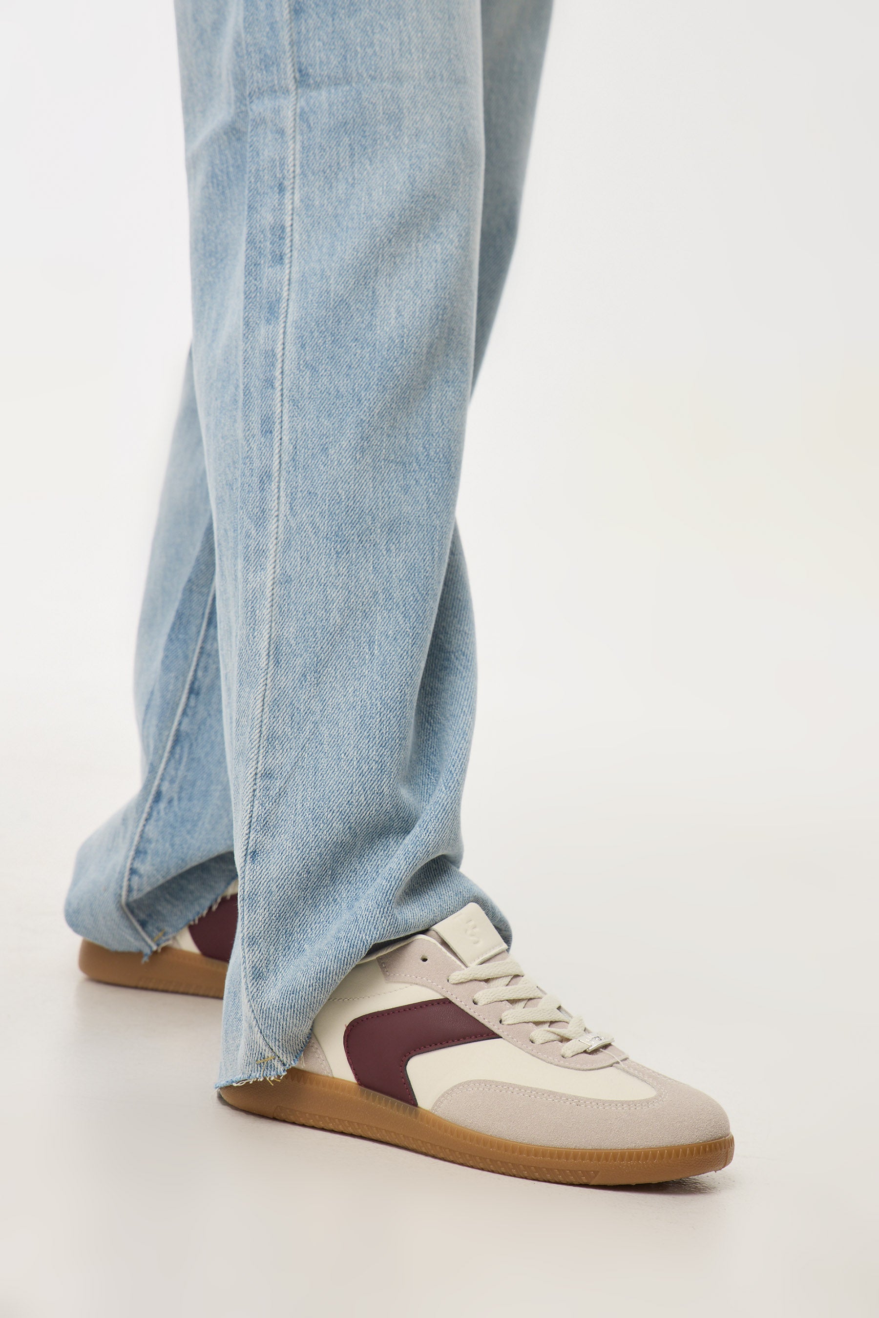 סניקרס מרלו