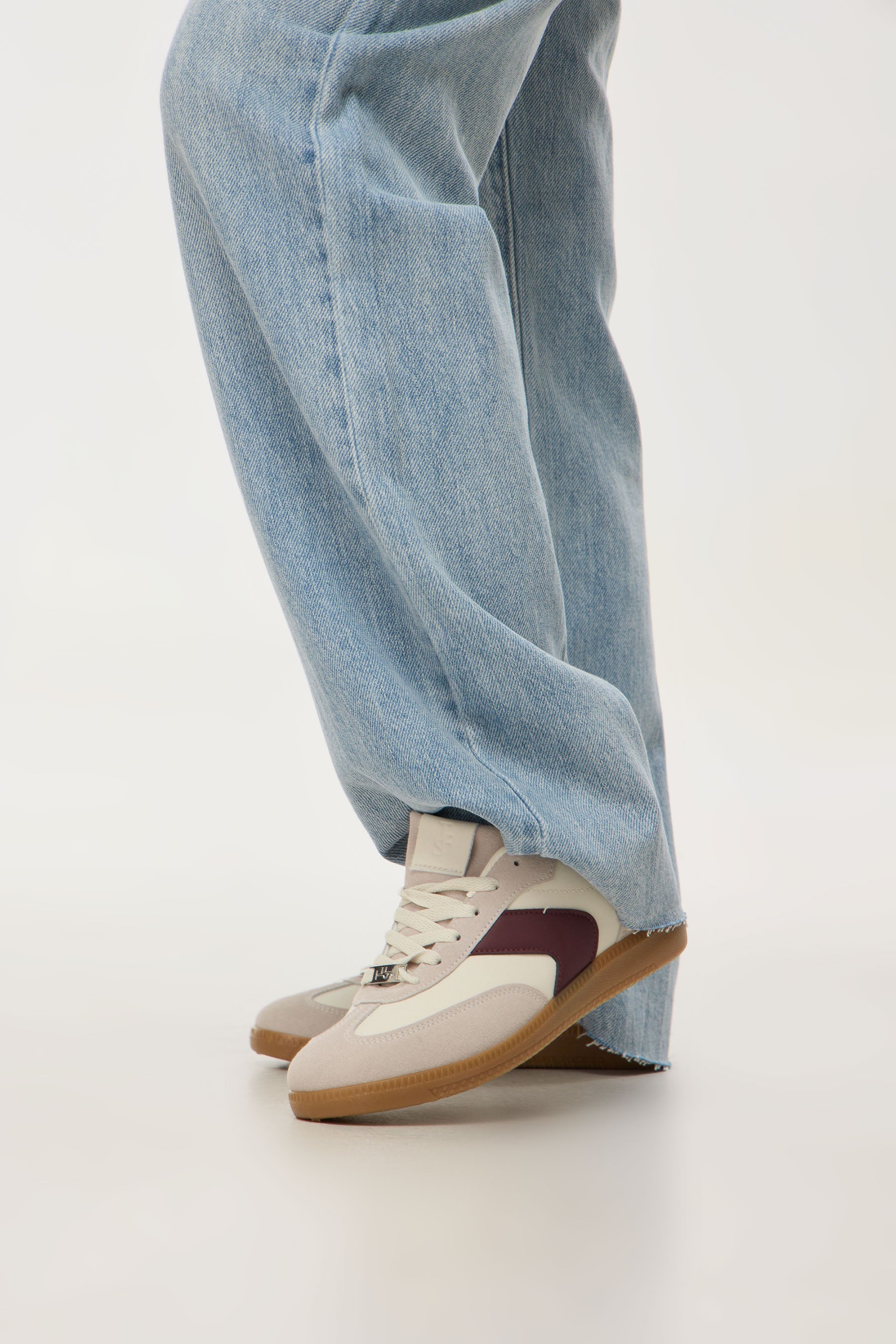 סניקרס מרלו