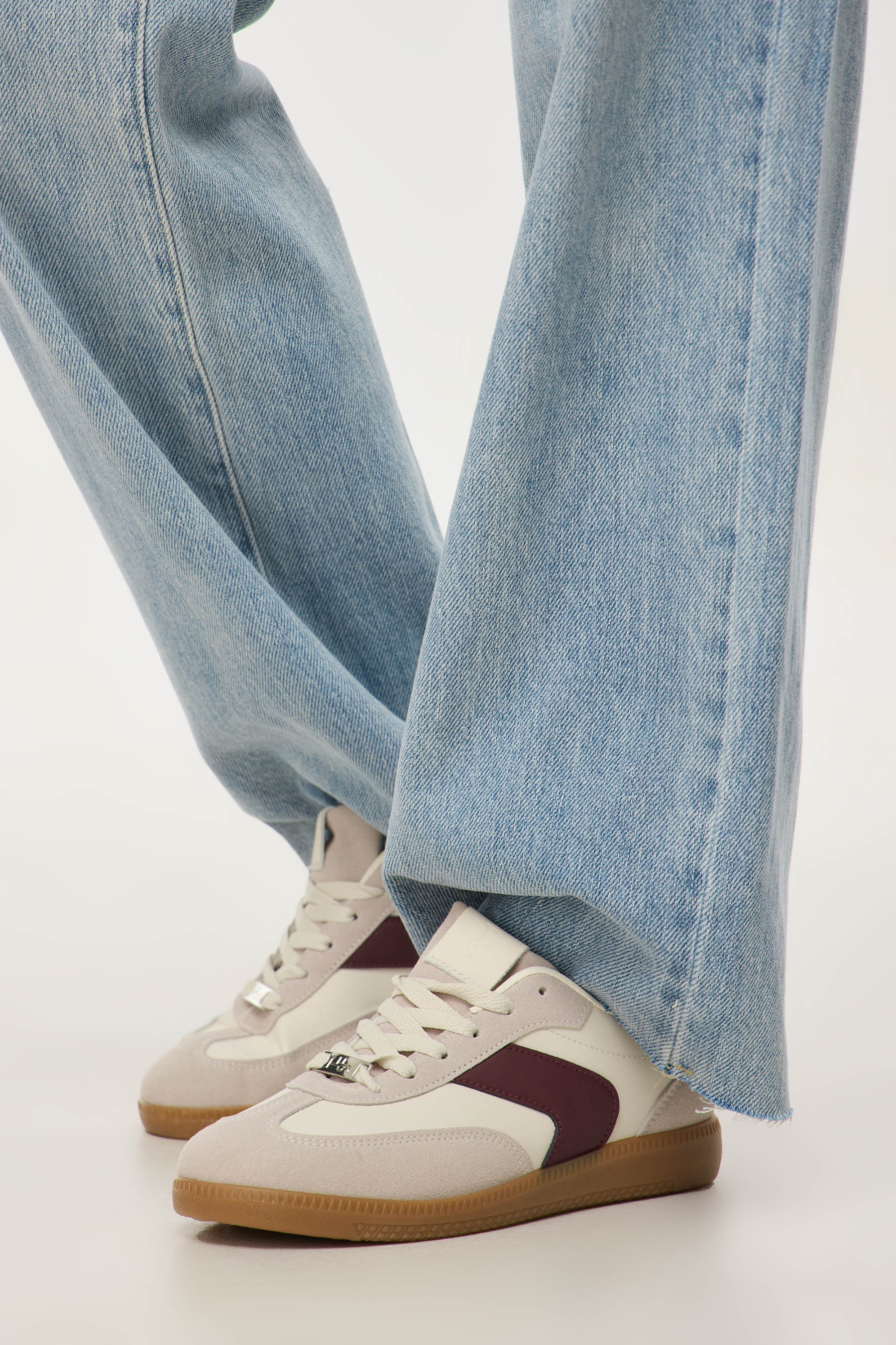 סניקרס מרלו