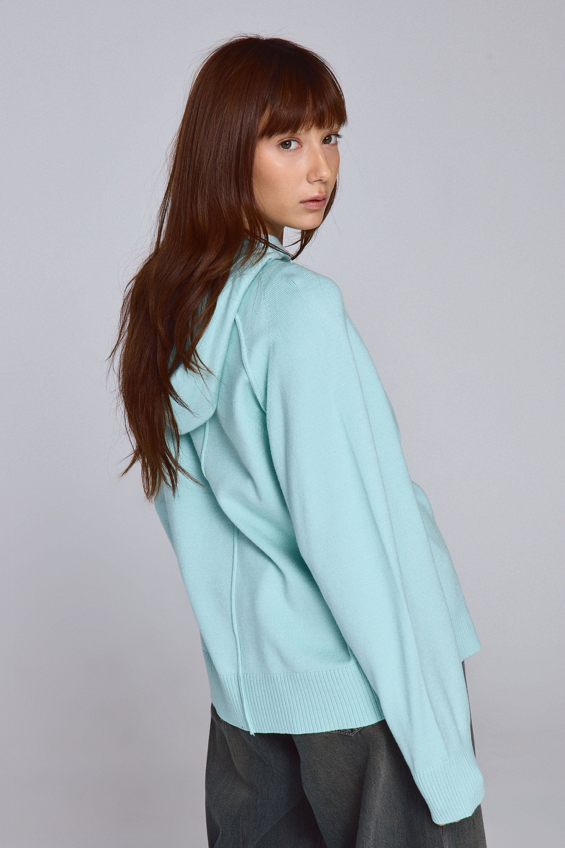 סריג לורי עם קפוצ'ון