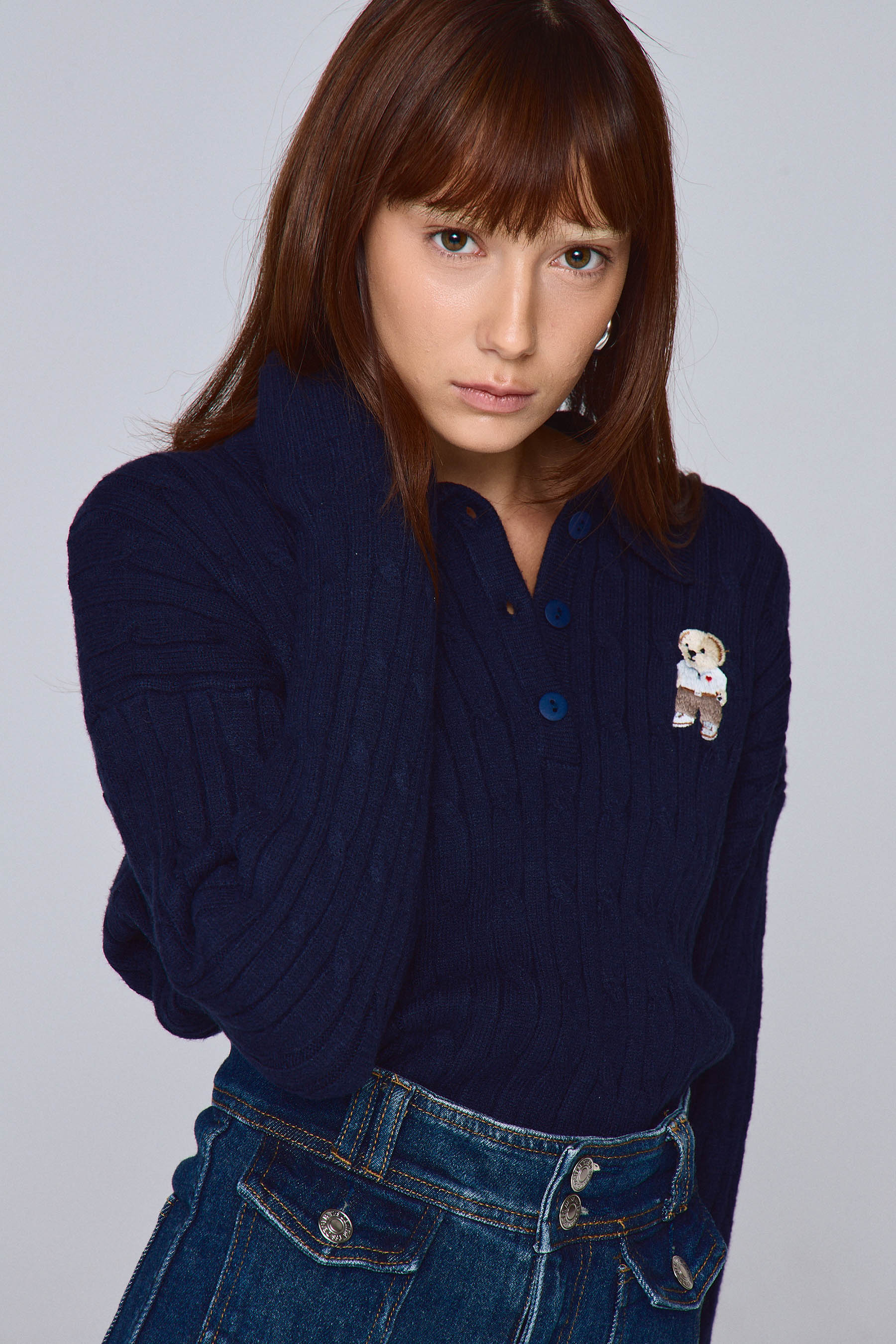 סריג צווארון פולו עם ריקמת דובי