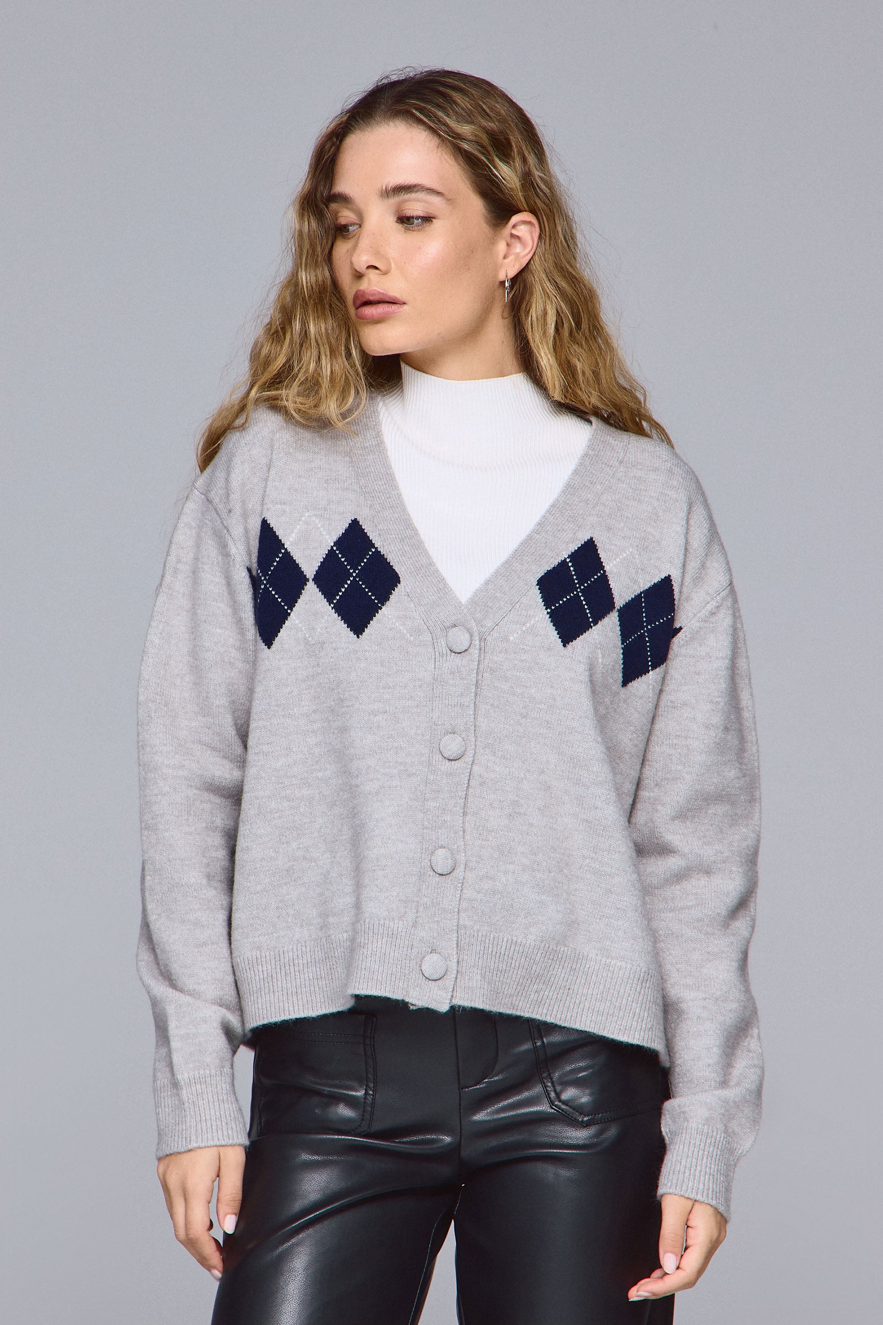 קרדיגן עם מעויינים