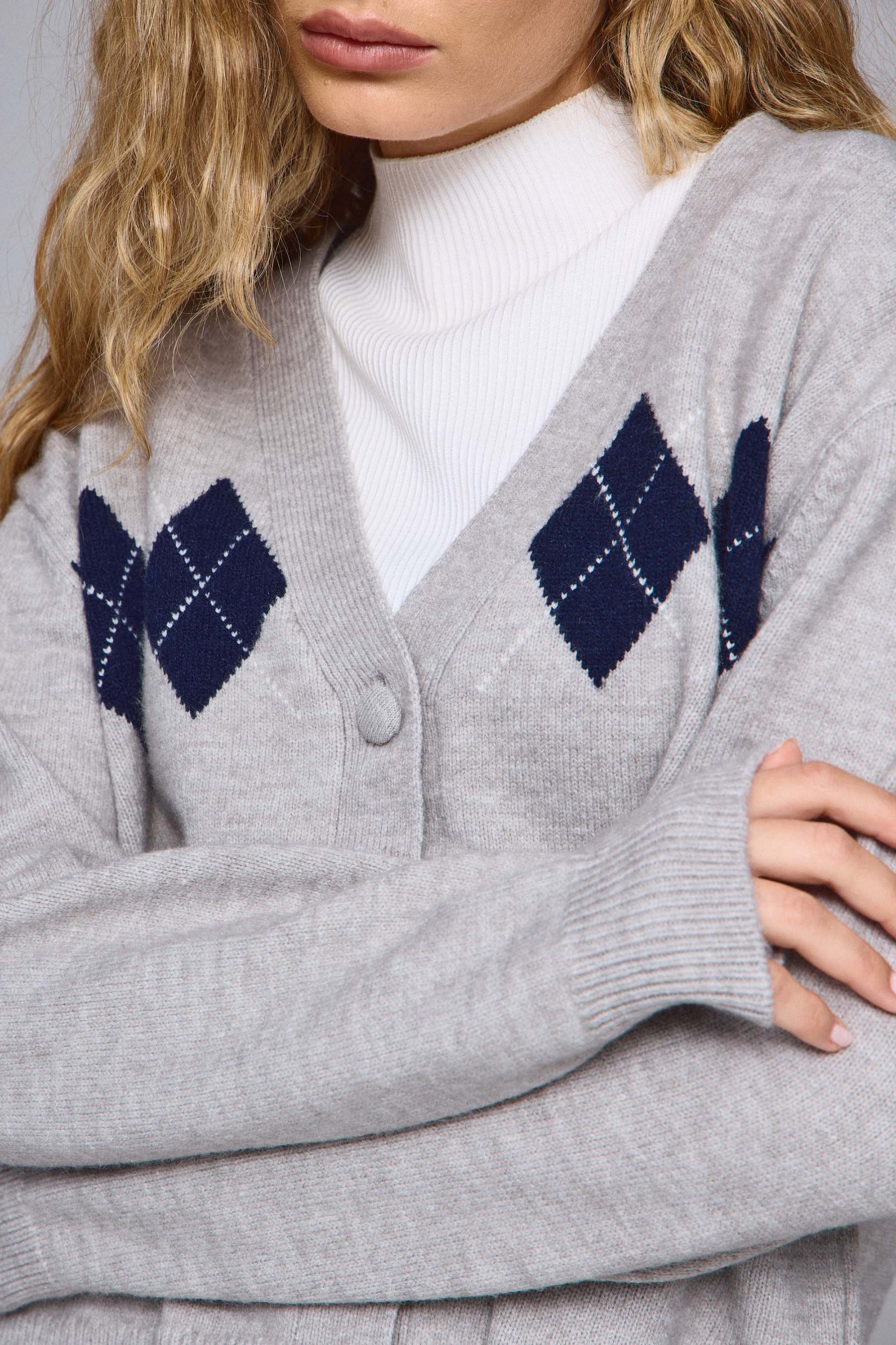 קרדיגן עם מעויינים