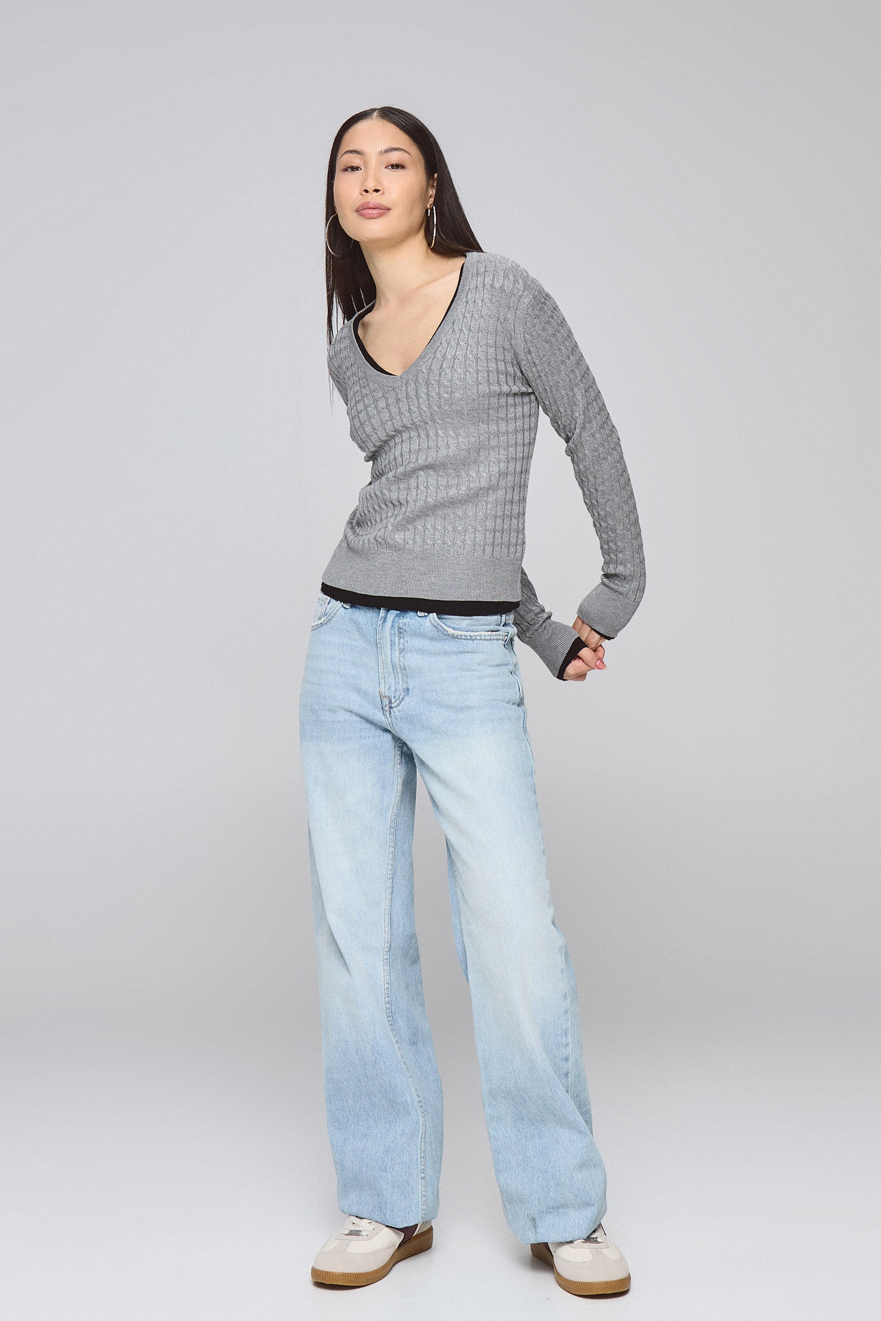 סריג פרומו וי קייבלז ניו