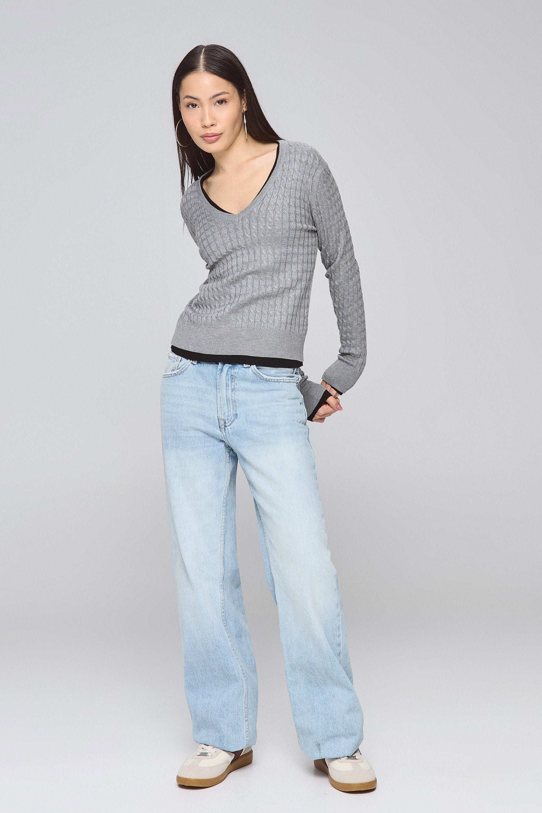 סריג פרומו וי קייבלז ניו