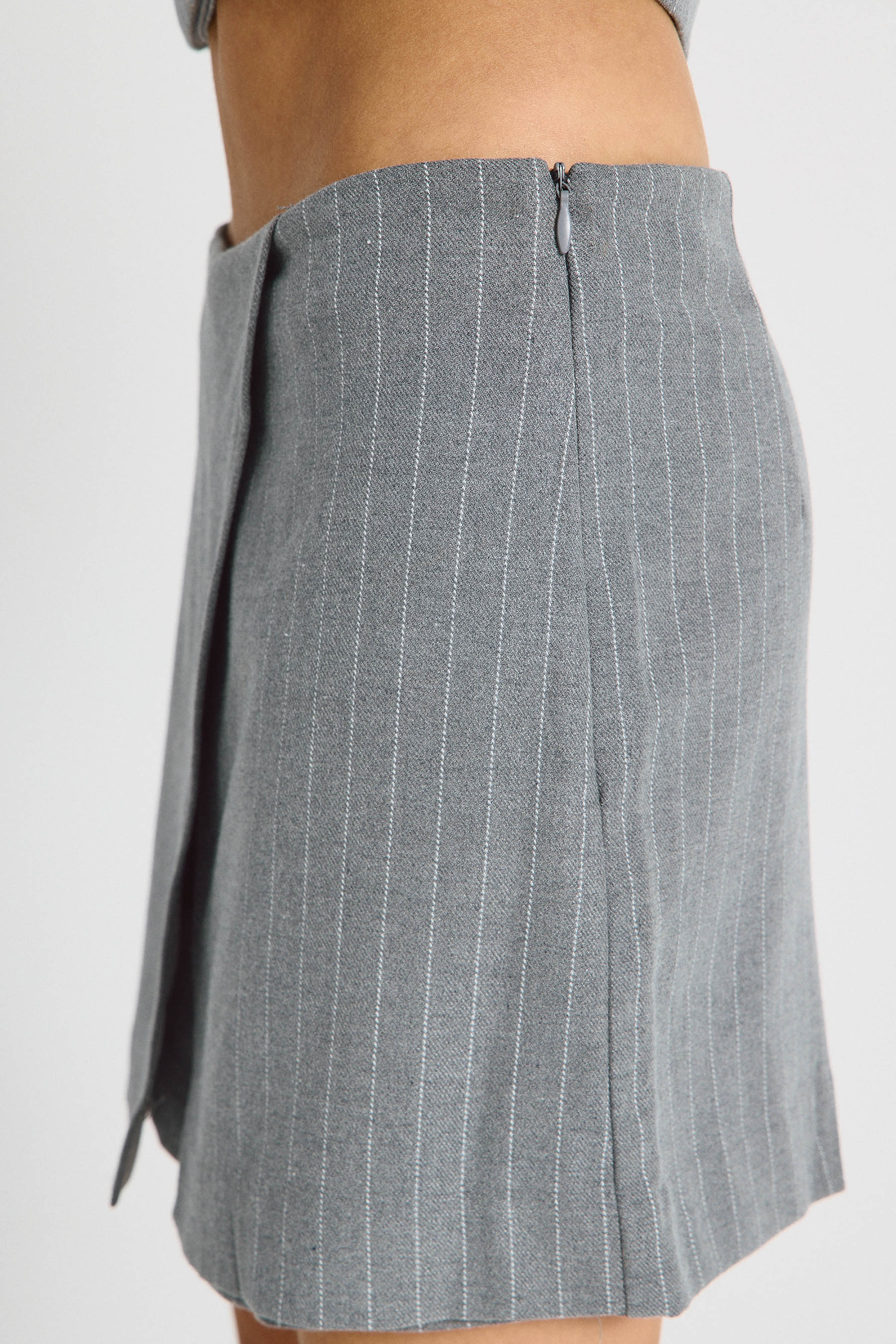 סקורט מחוייט פסים פירסון