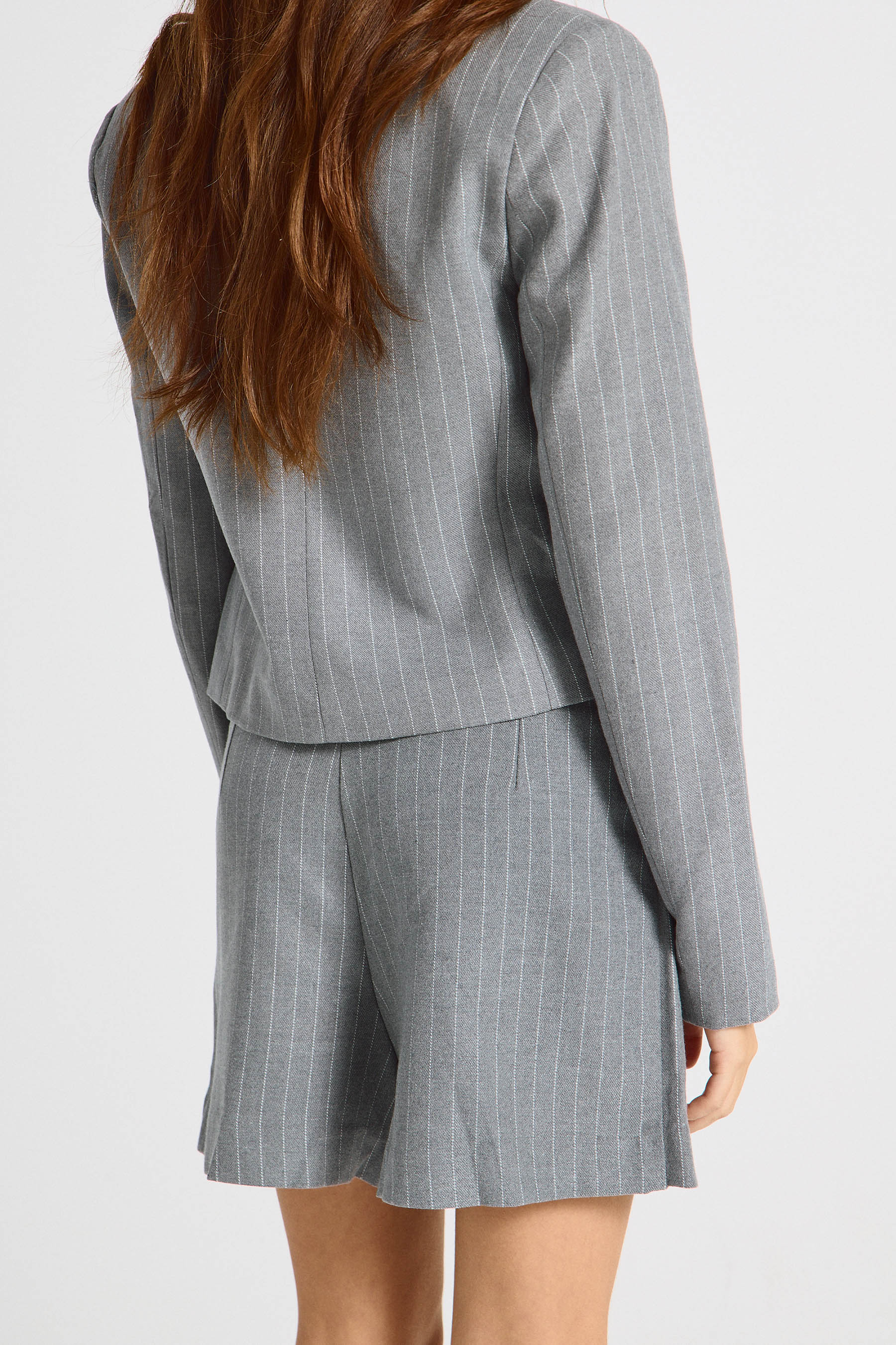 סקורט מחוייט פסים פירסון