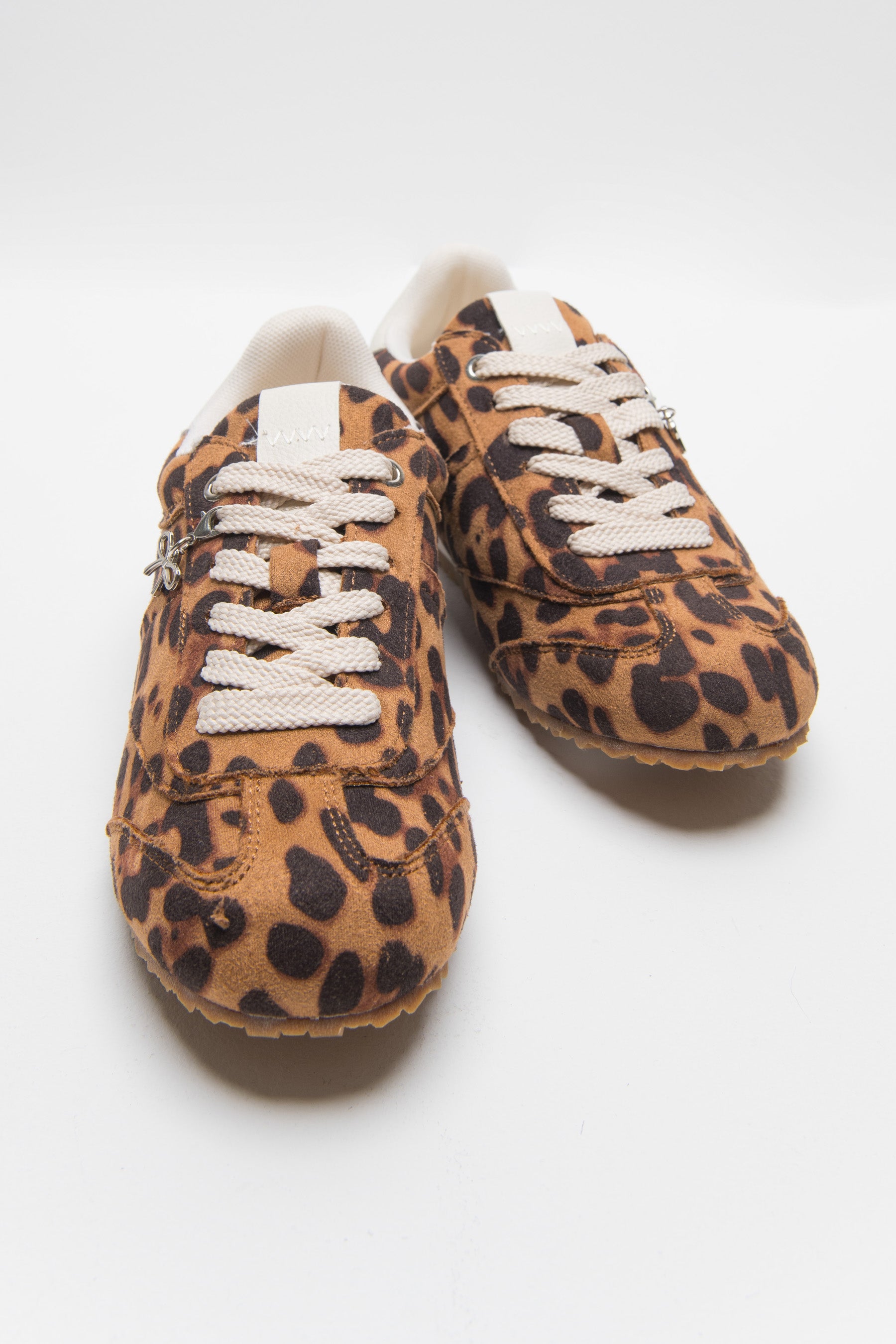 סניקרס סוויד