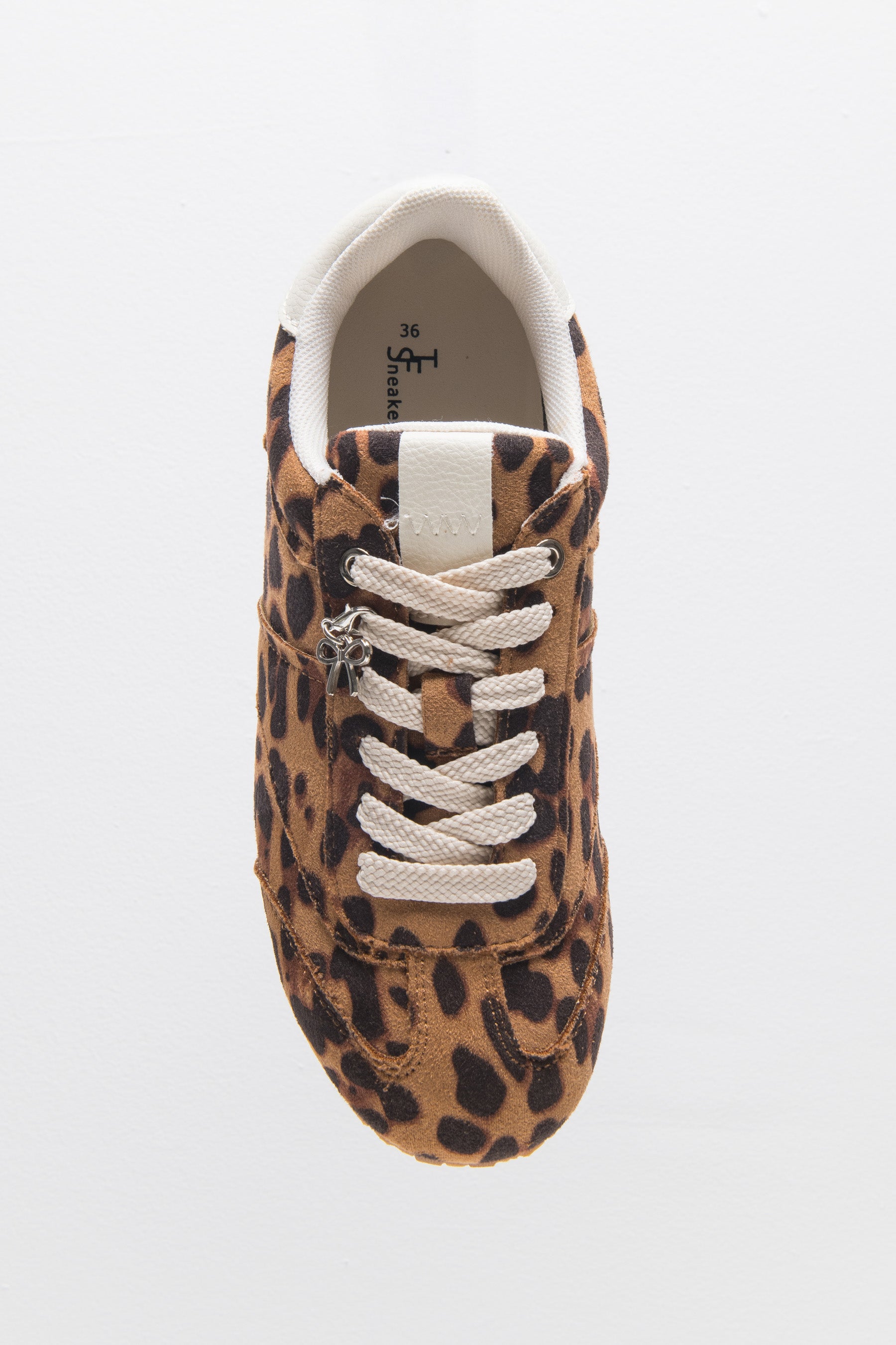 סניקרס סוויד