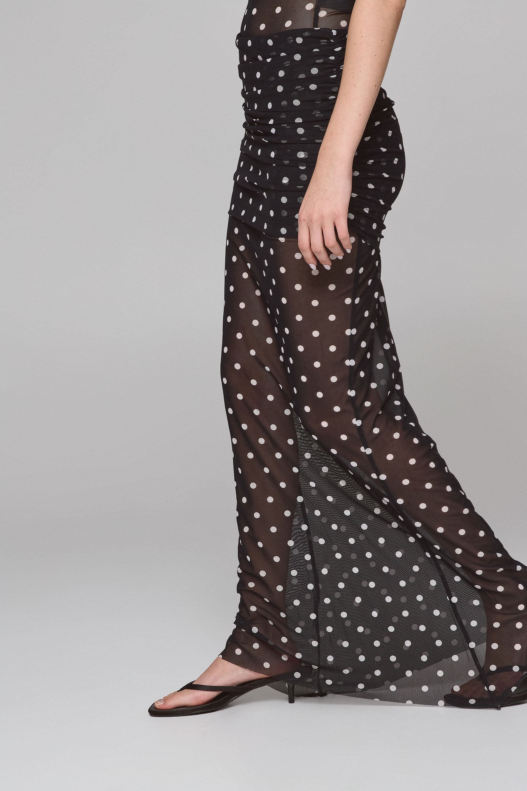 חצאית נקודות שחור לבן סט