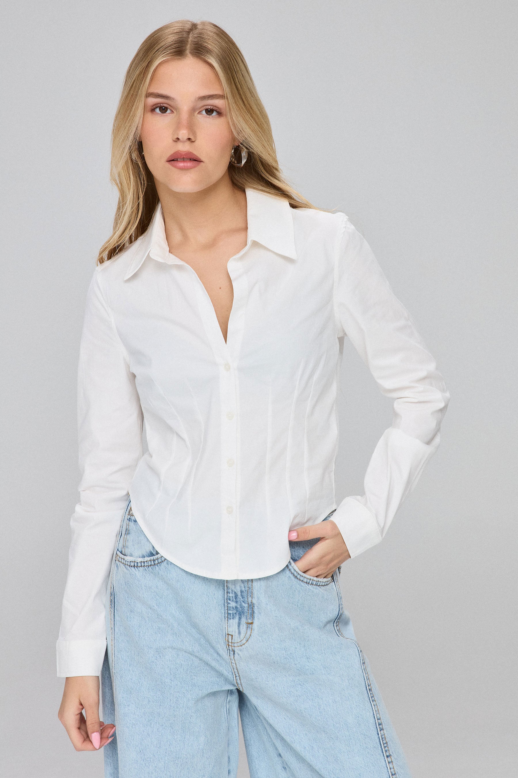 חולצה מכופתרת מתפרים