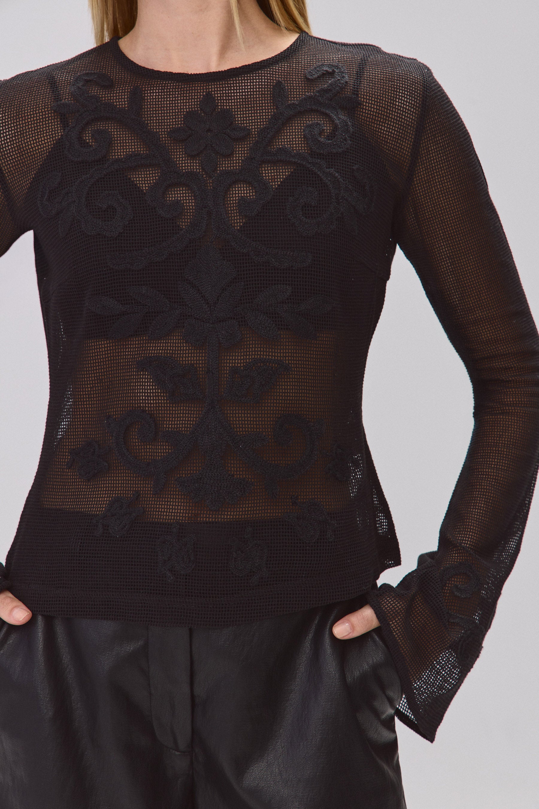 S חולצת תחרה