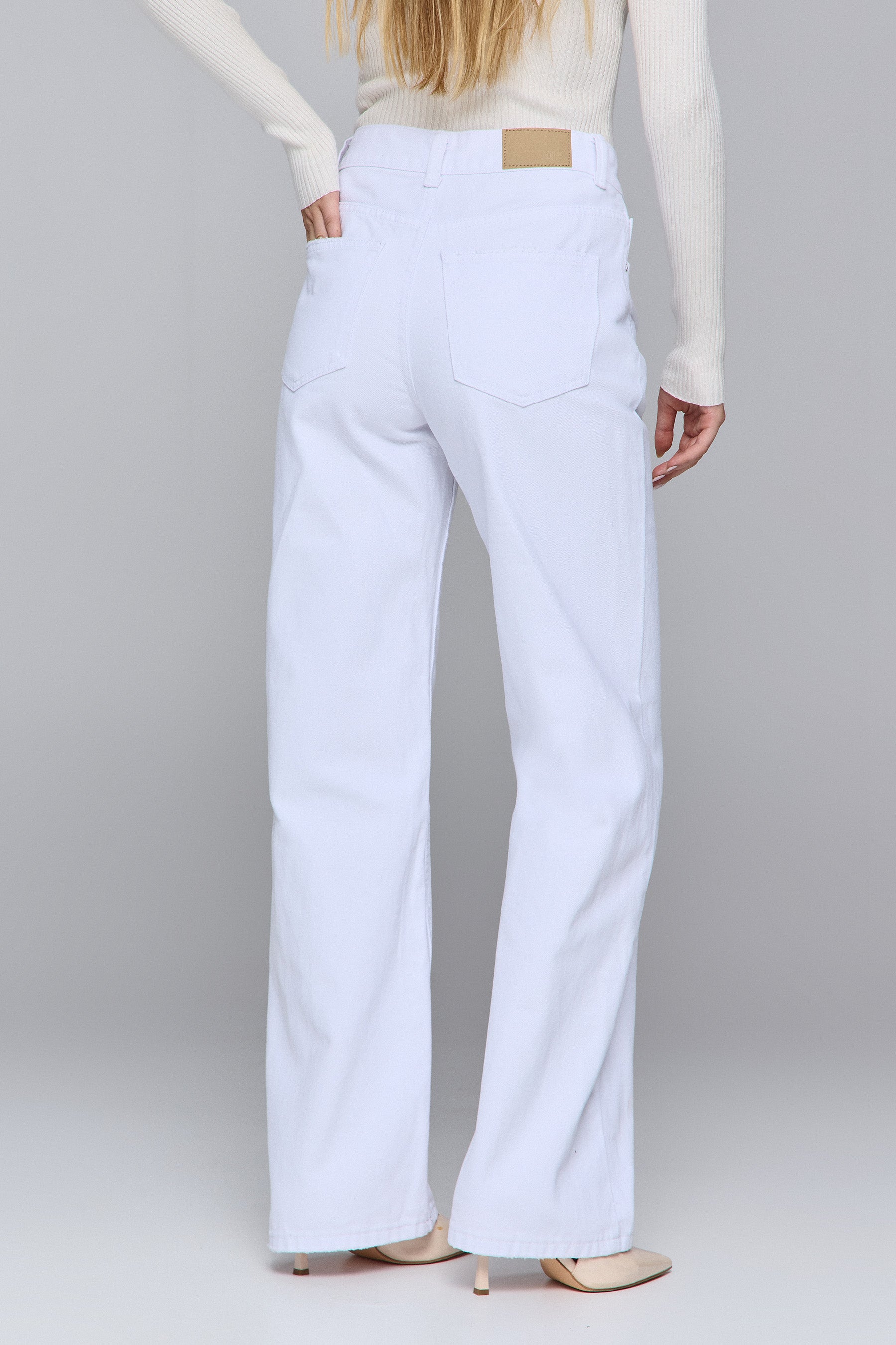 ג'ינס מימי רגל רחבה