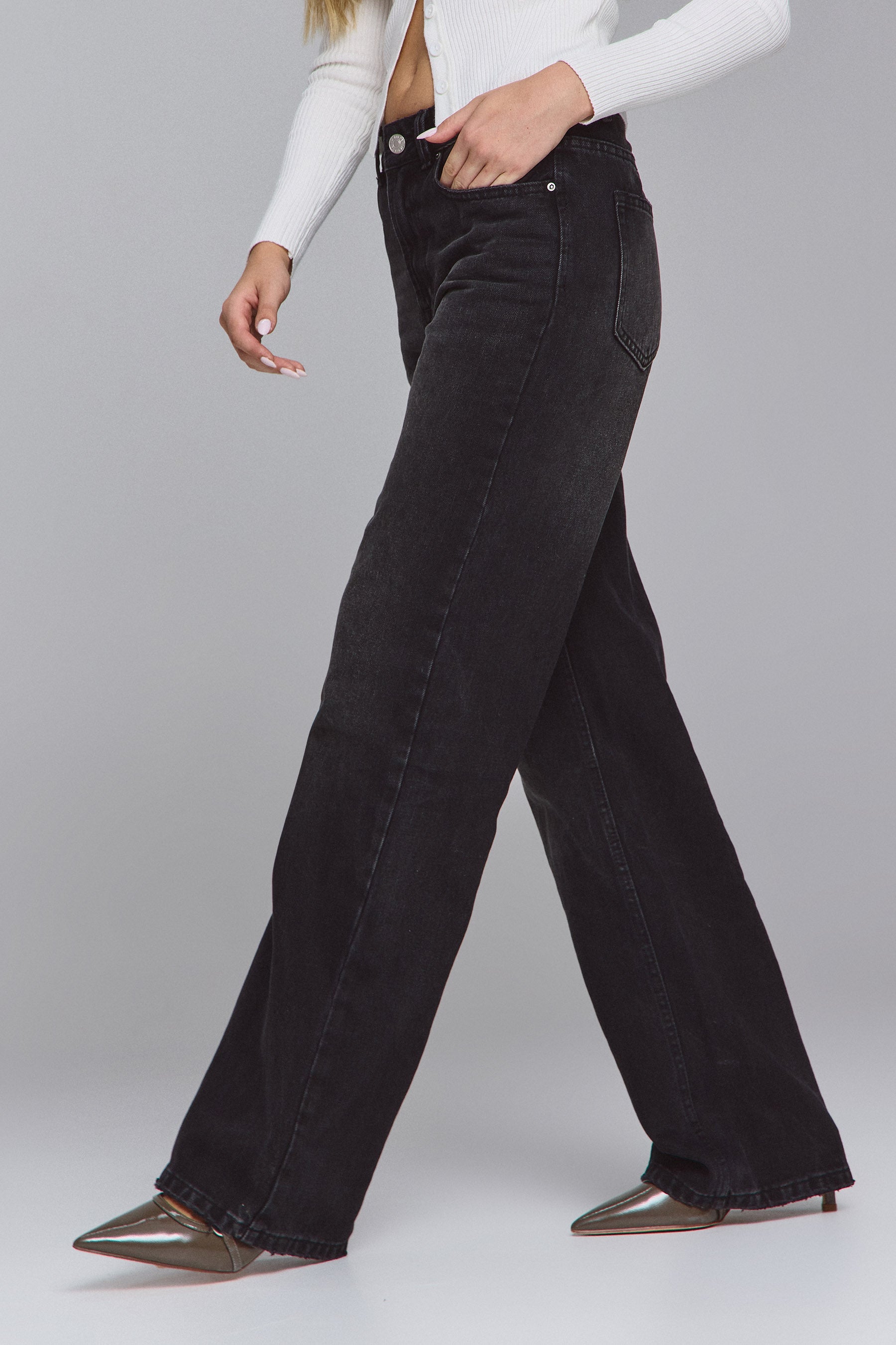 ג'ינס מימי רגל רחבה