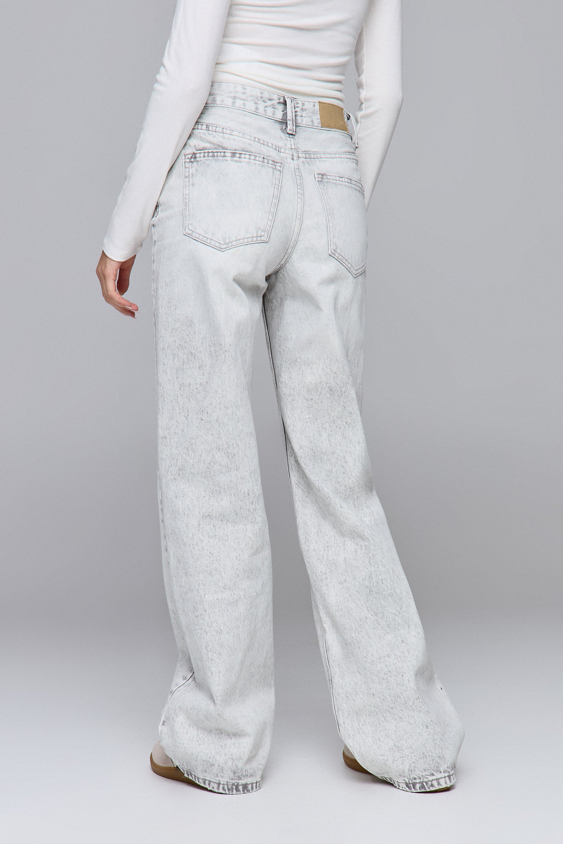 ג'ינס מימי רגל רחבה