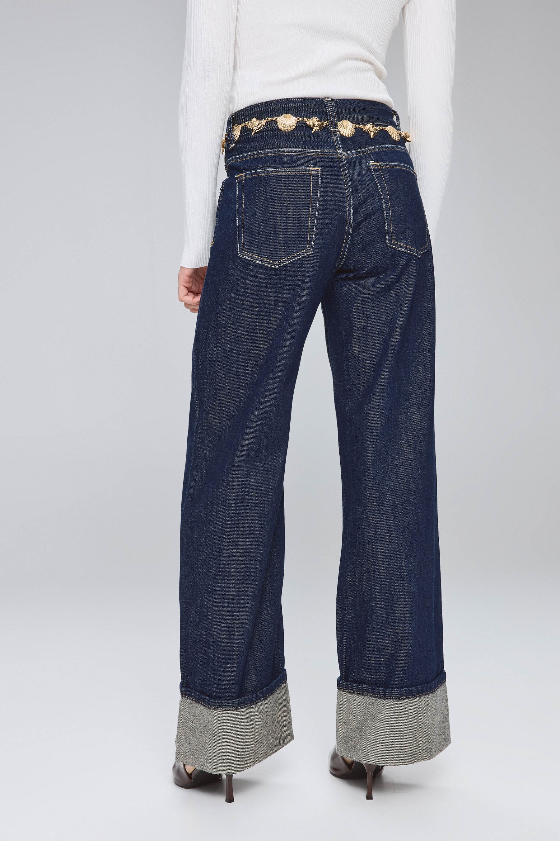 ג'ינס טום ישר