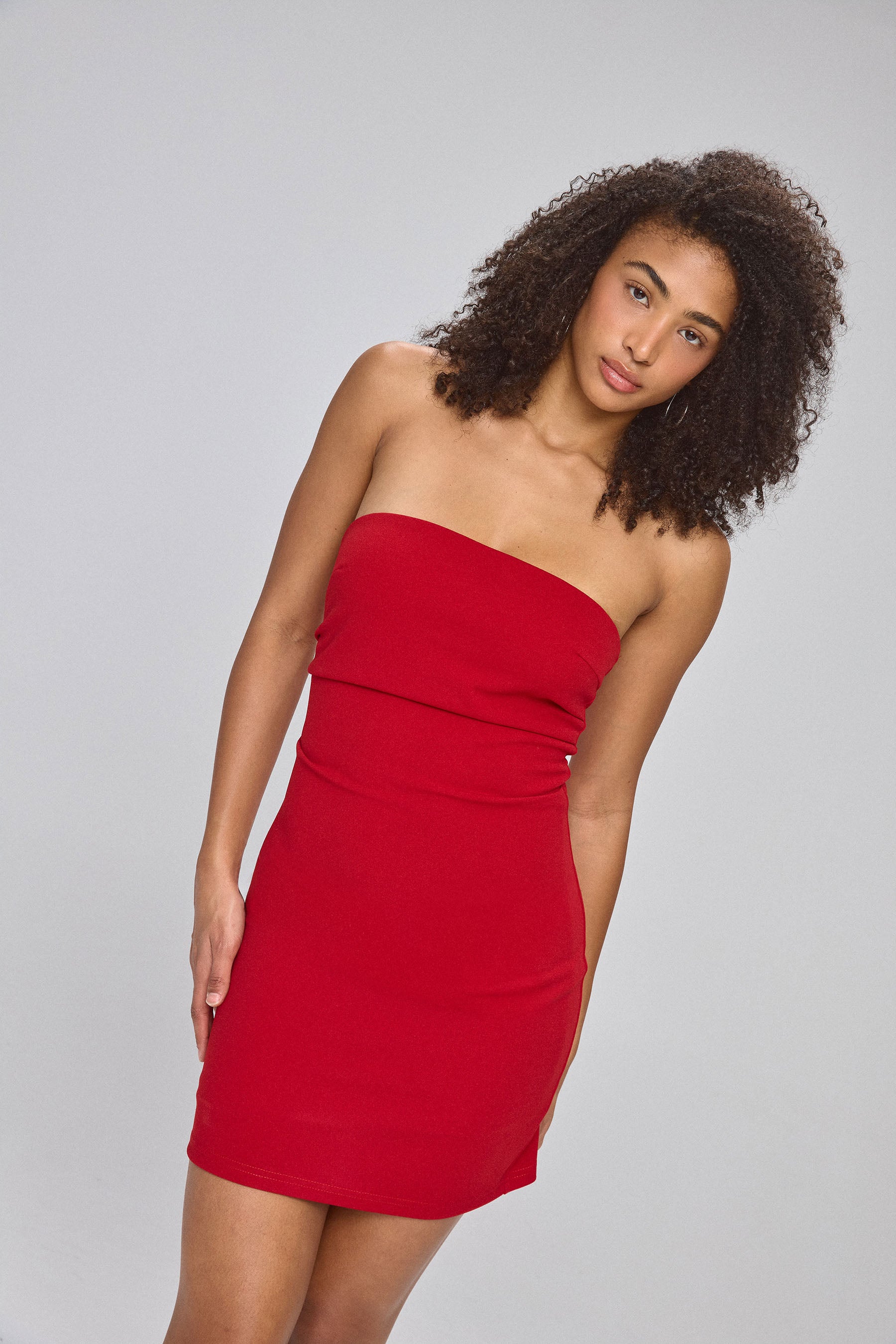 שמלת סטרפלס קרפ קפלים