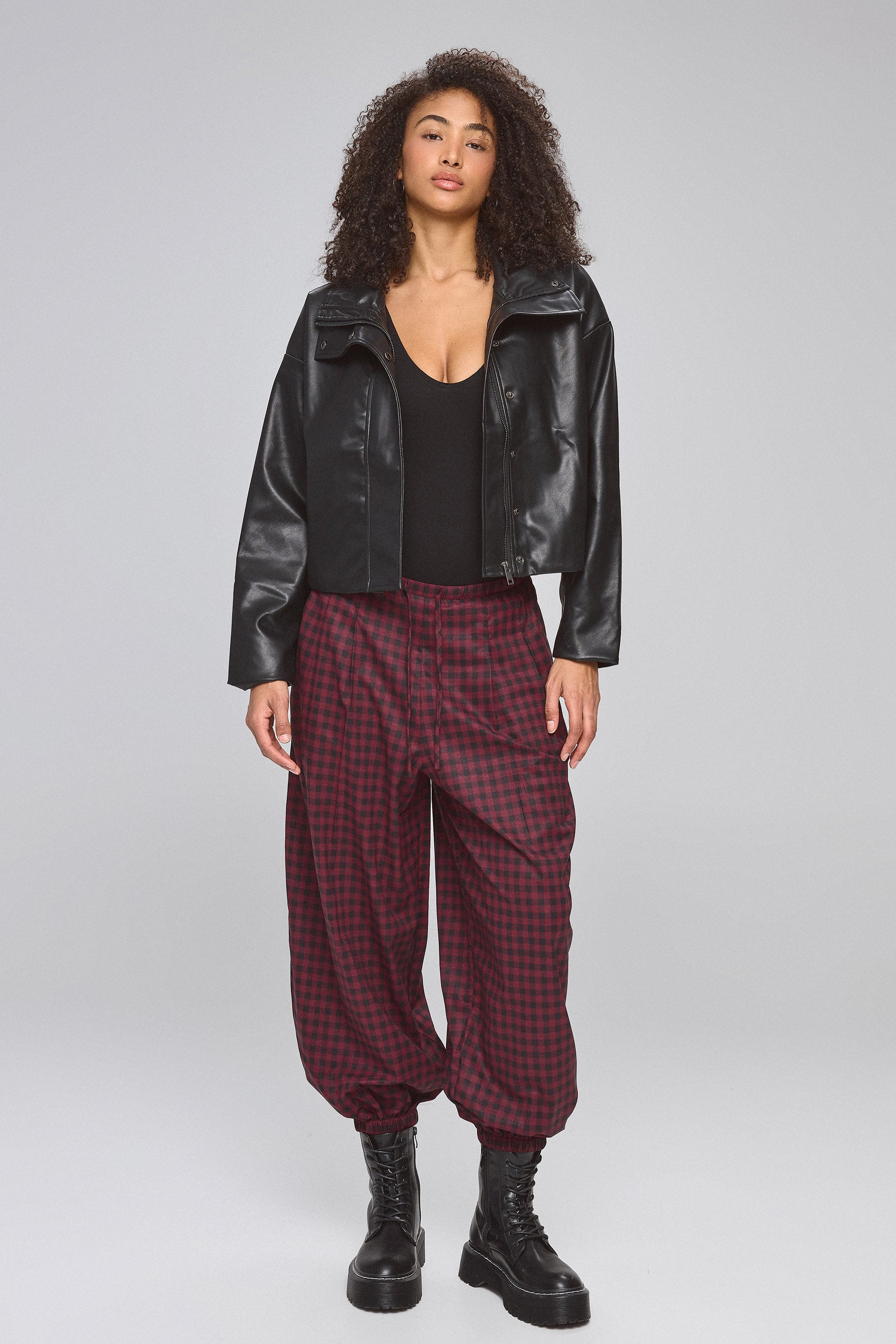 בגד גוף מחשוף עמוק