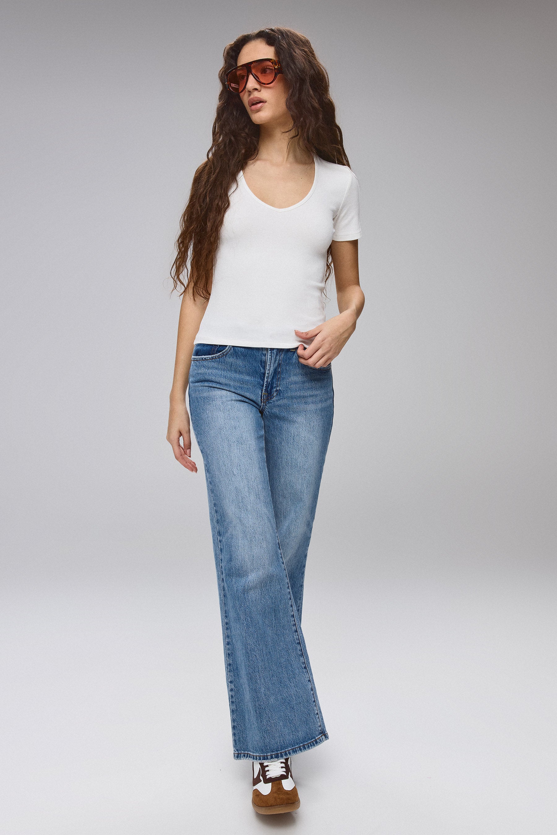 טישירט ריב מחשוף וי