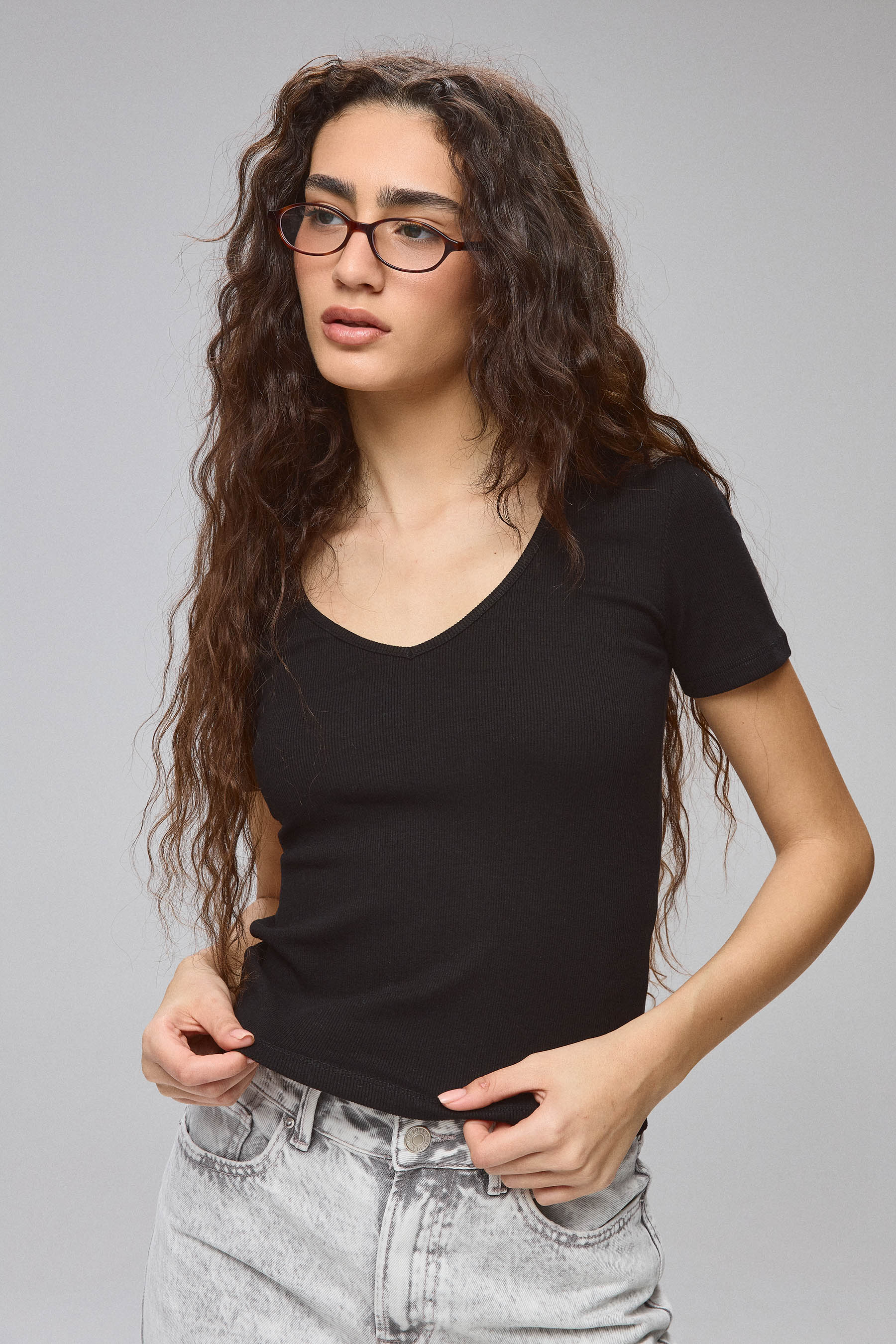 טישירט ריב מחשוף וי