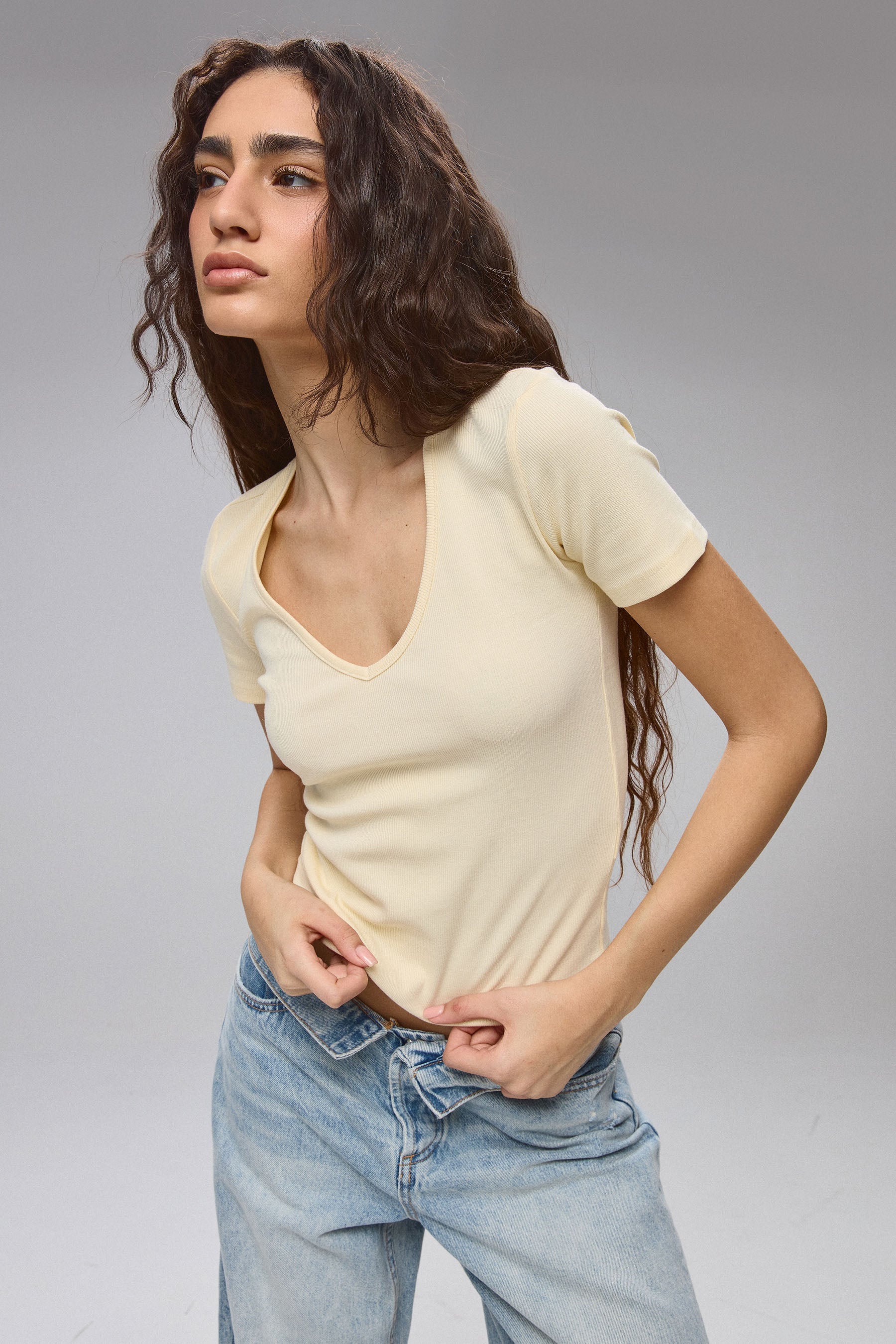 טישירט ריב מחשוף וי