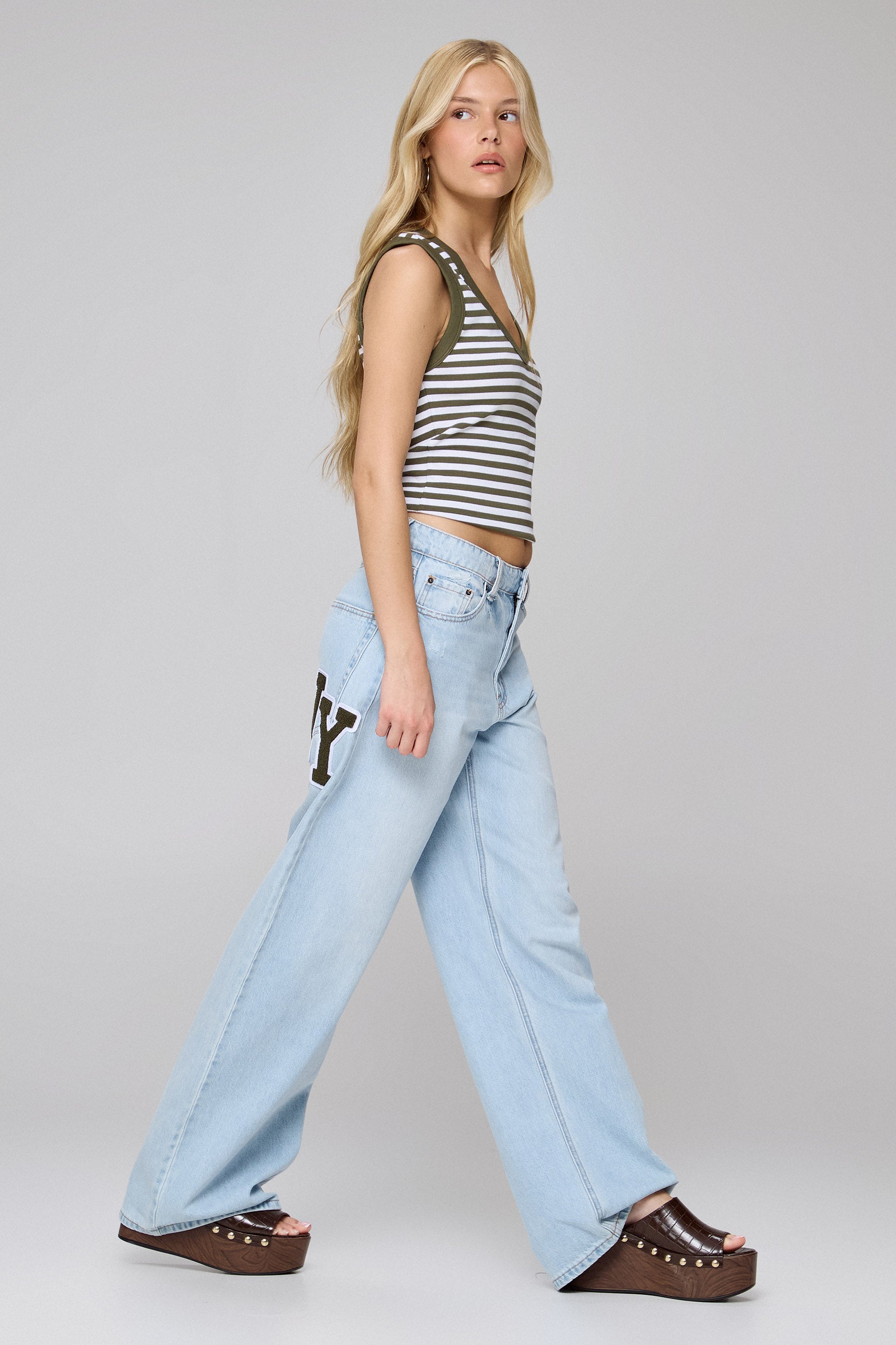 גופיה מחשוף וי פסים