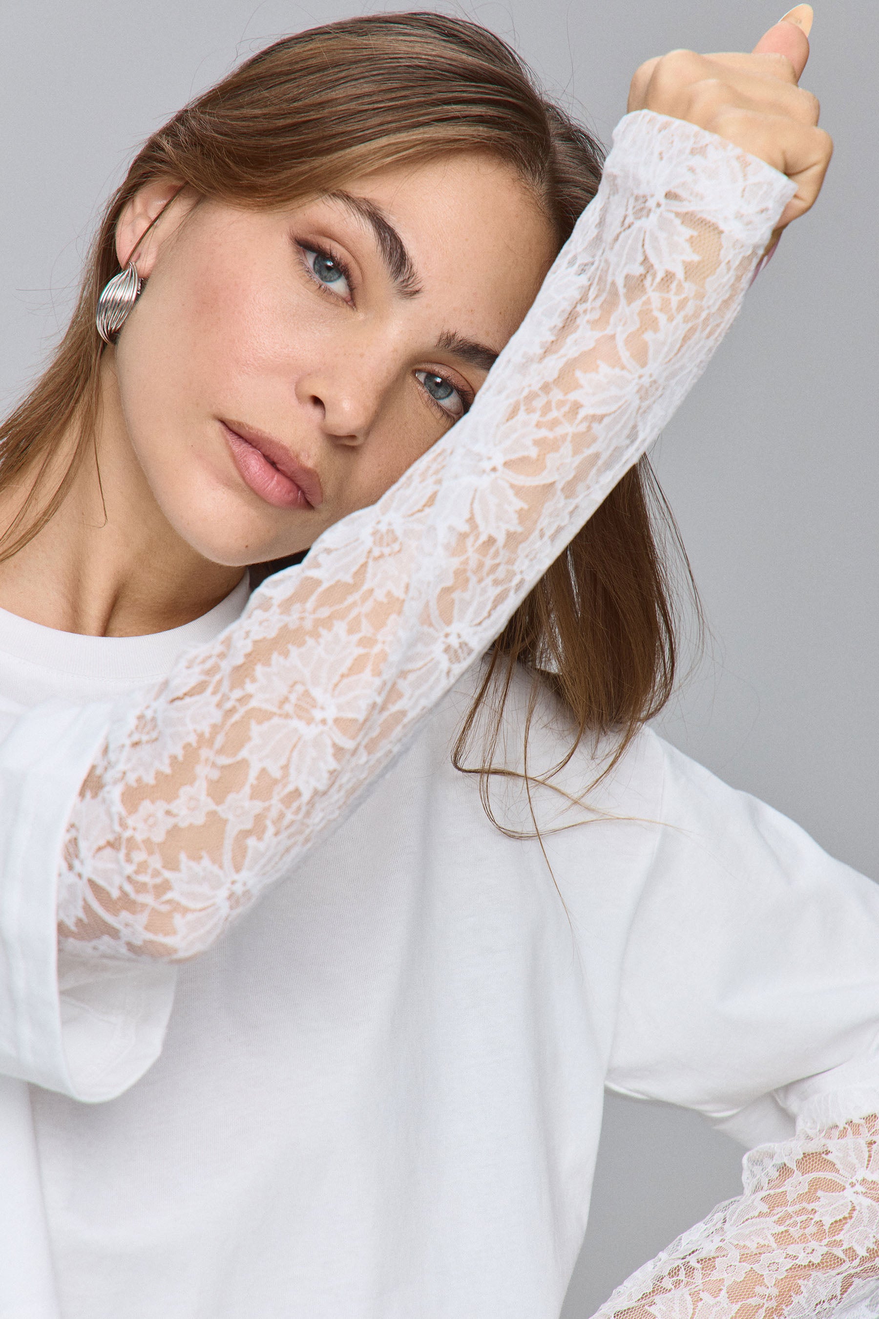 טי שירט שרוול תחרה