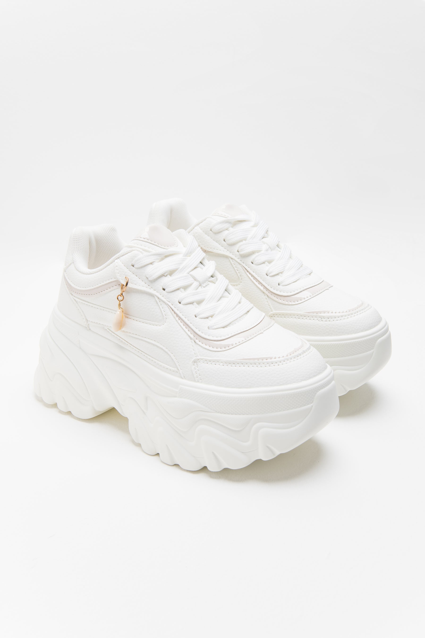 סניקרס בלוק צארם