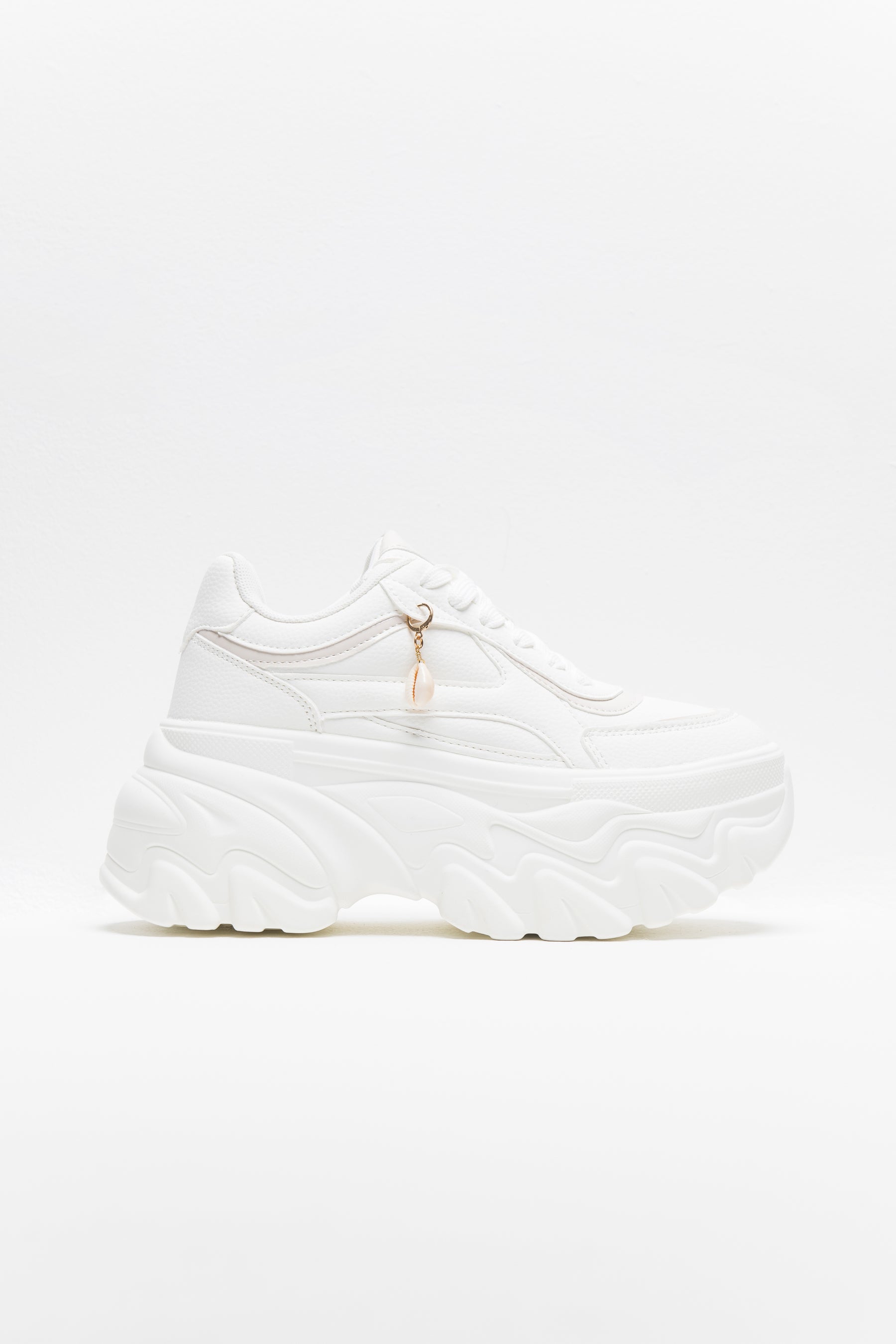 סניקרס בלוק צארם