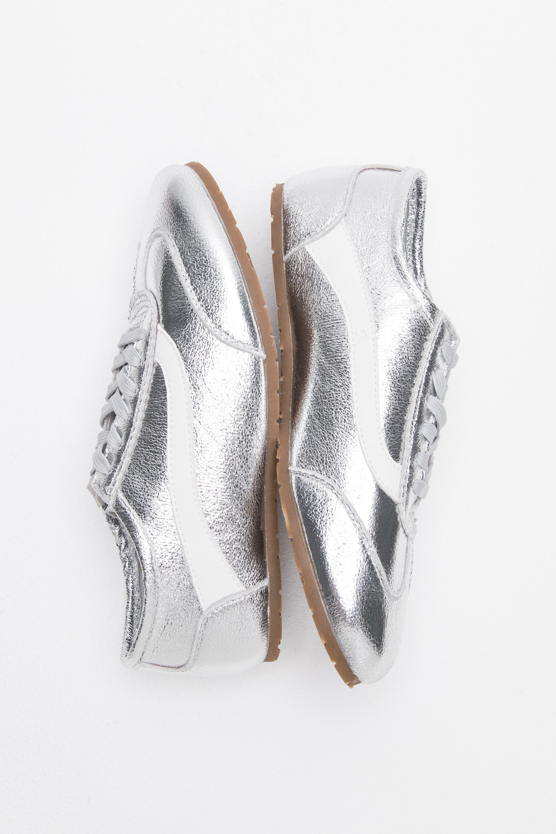 סניקרס הולי סילבר