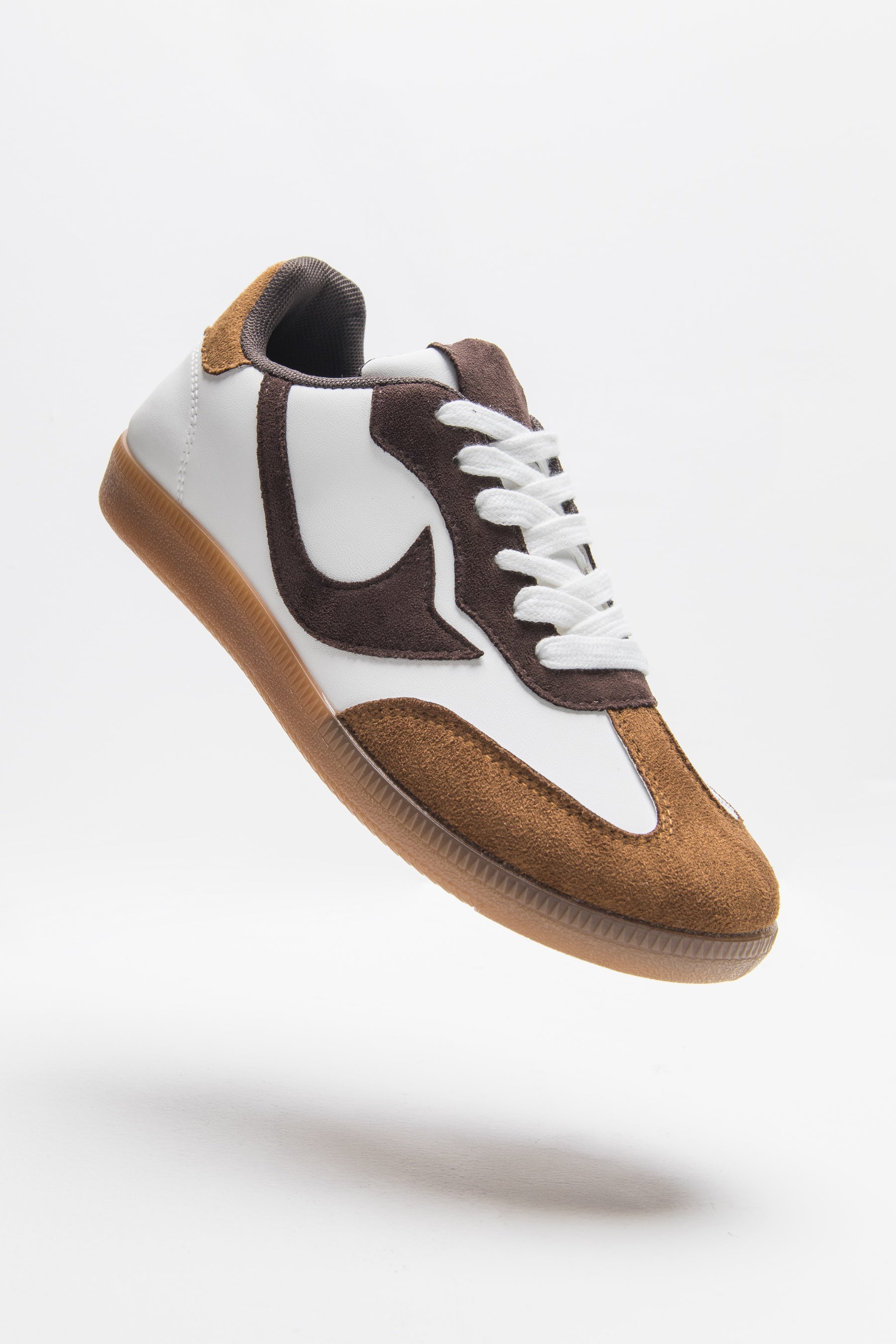 סניקרס רוקי