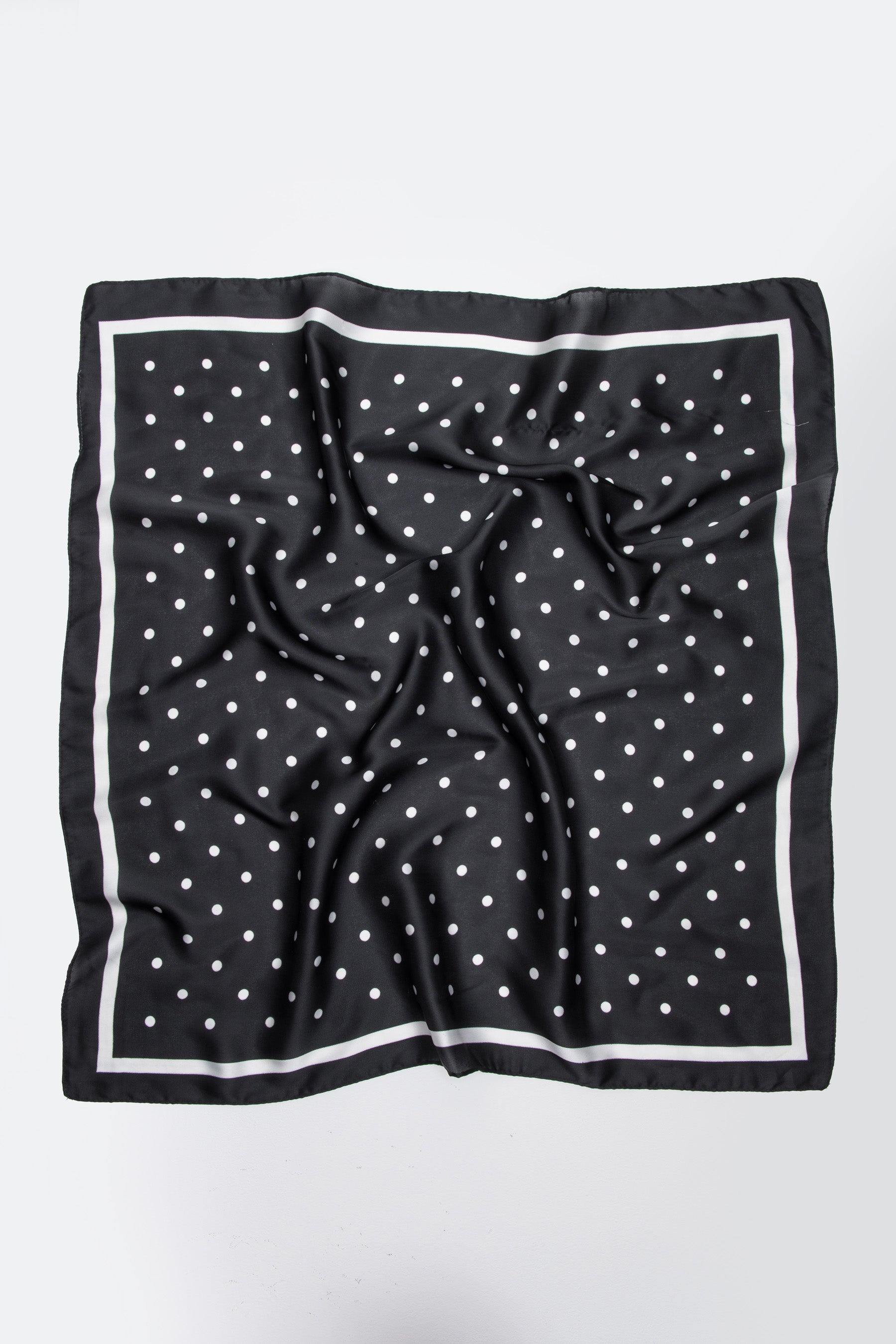 מטפחת סאטן נקודות שחור