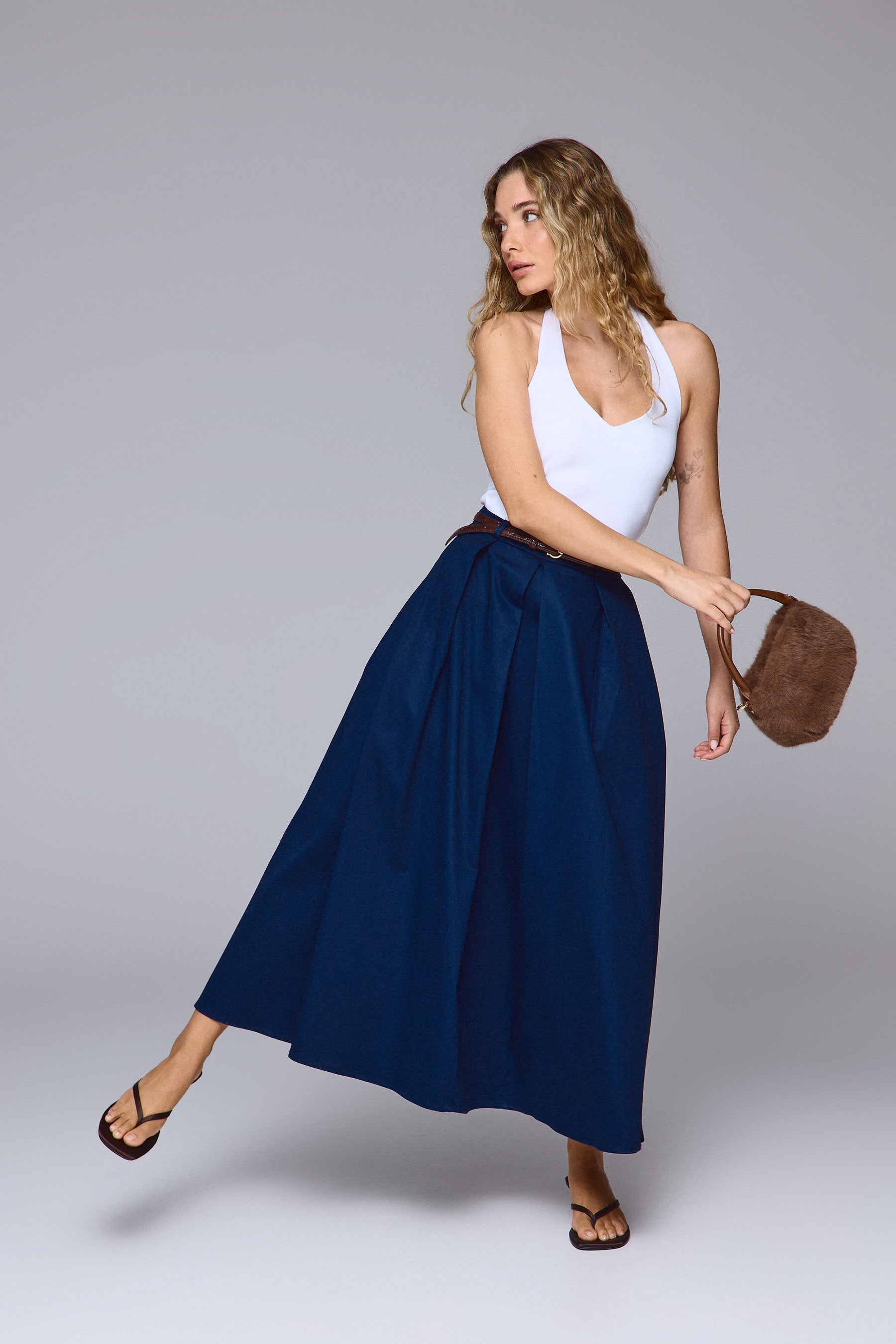 חצאית קפלים מקסי חגורה