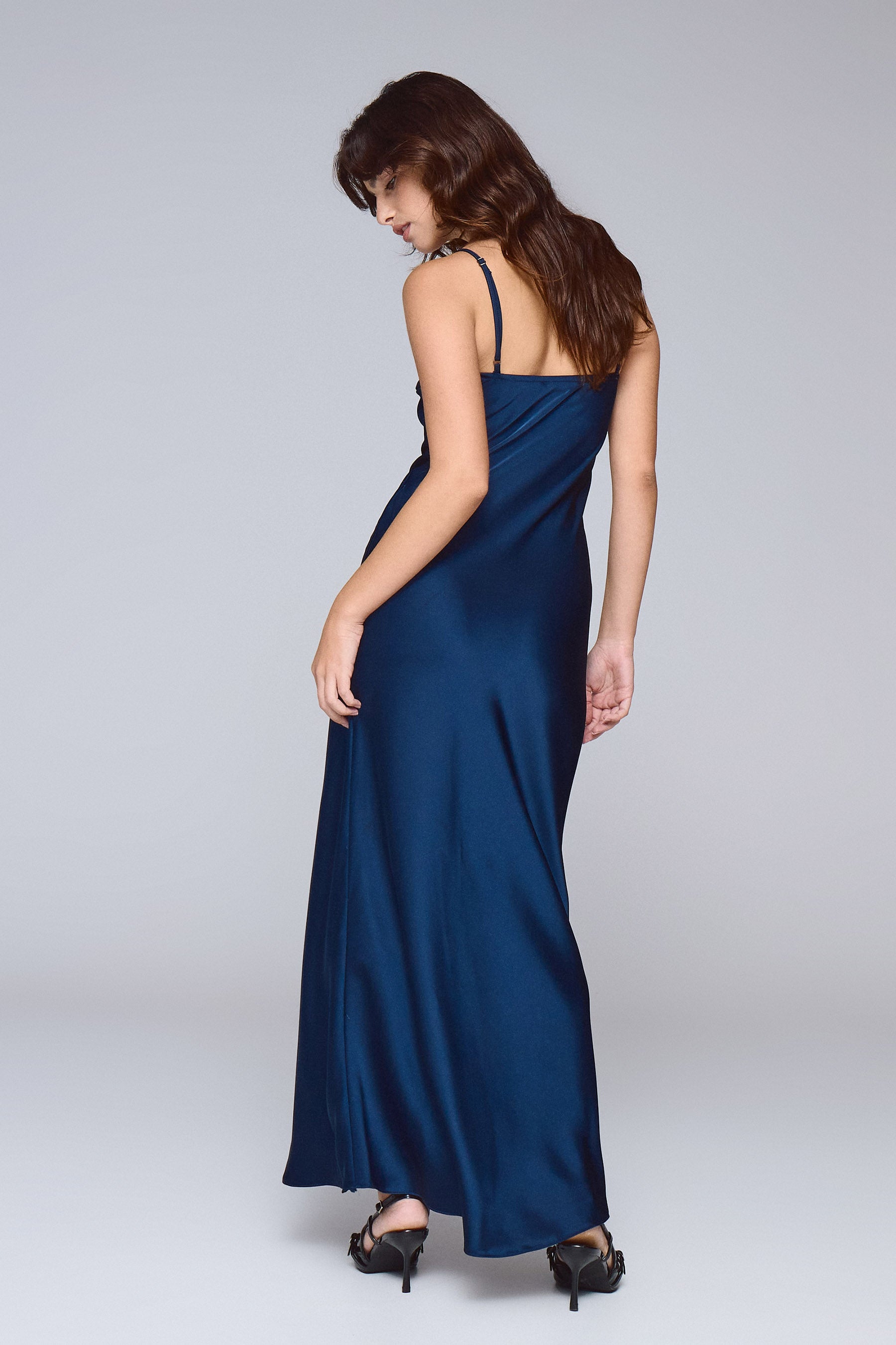 שמלת סאטן מקסי נייבי