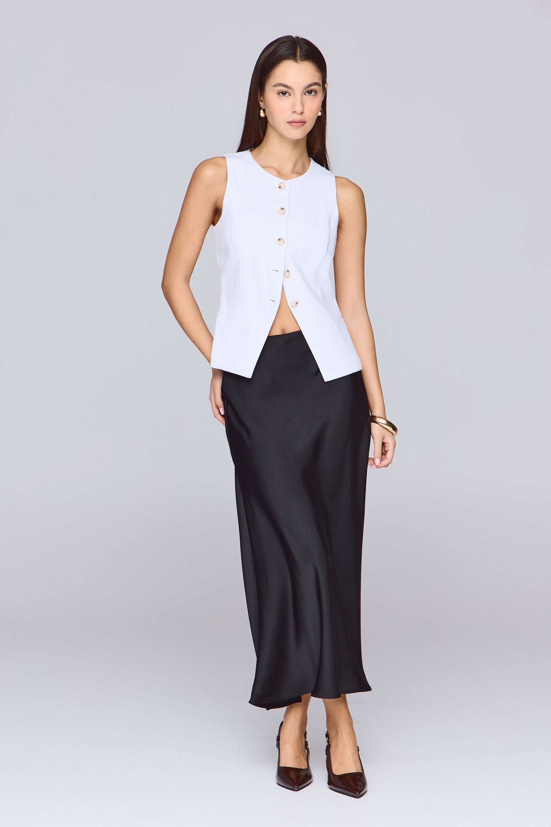 חצאית סאטן מידי בלאק