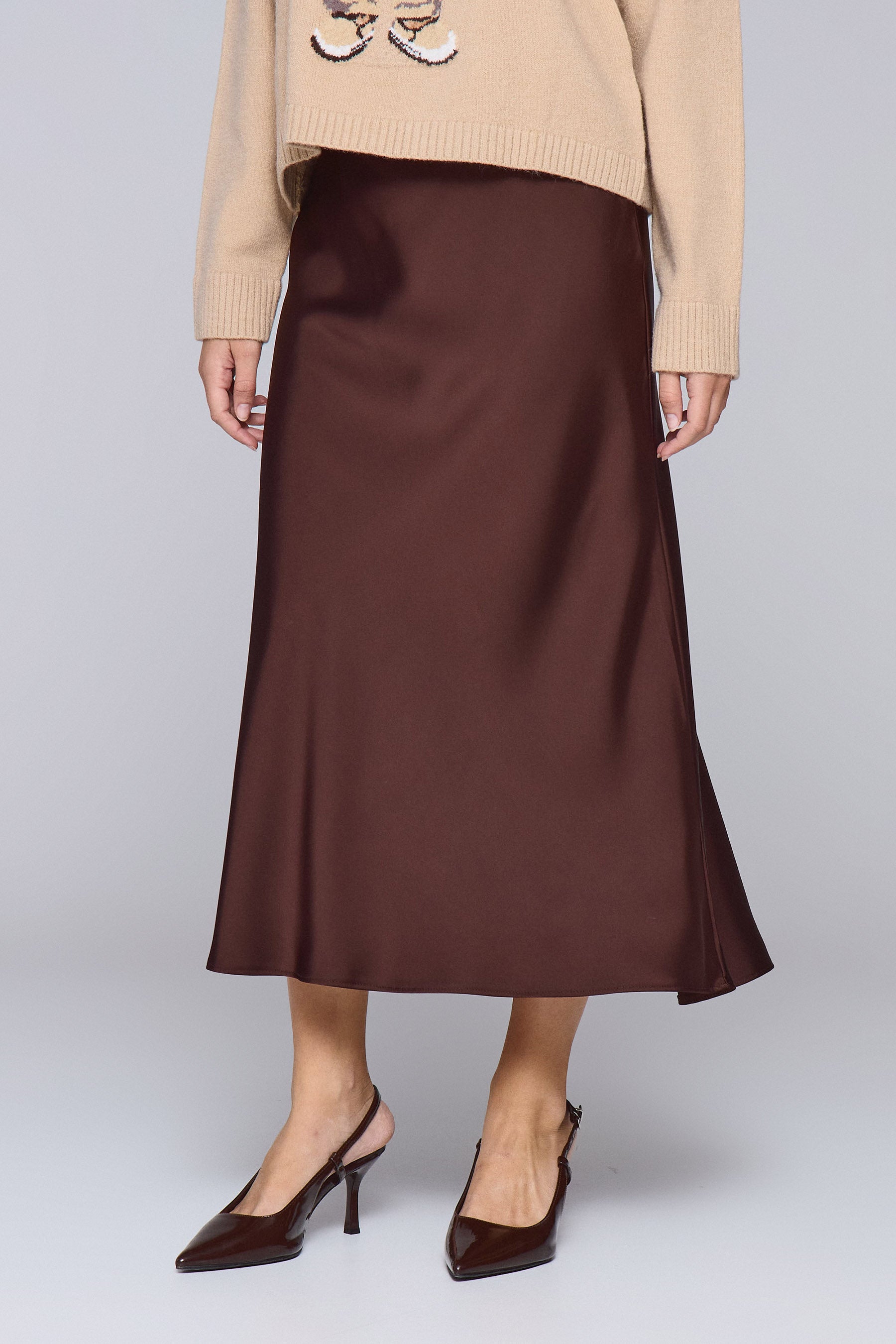 חצאית סאטן מידי בראון