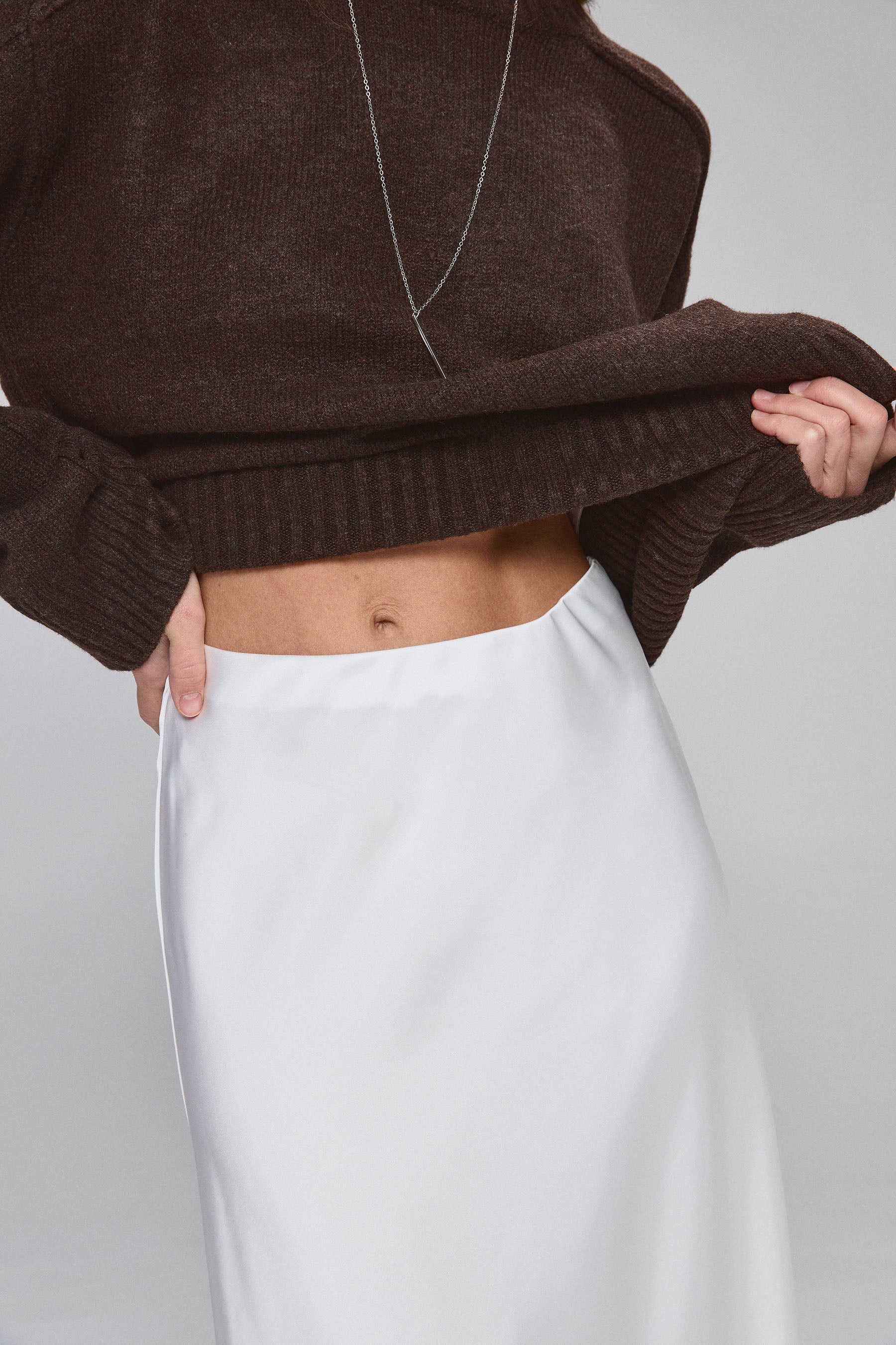 חצאית גלוסי מידי וויט