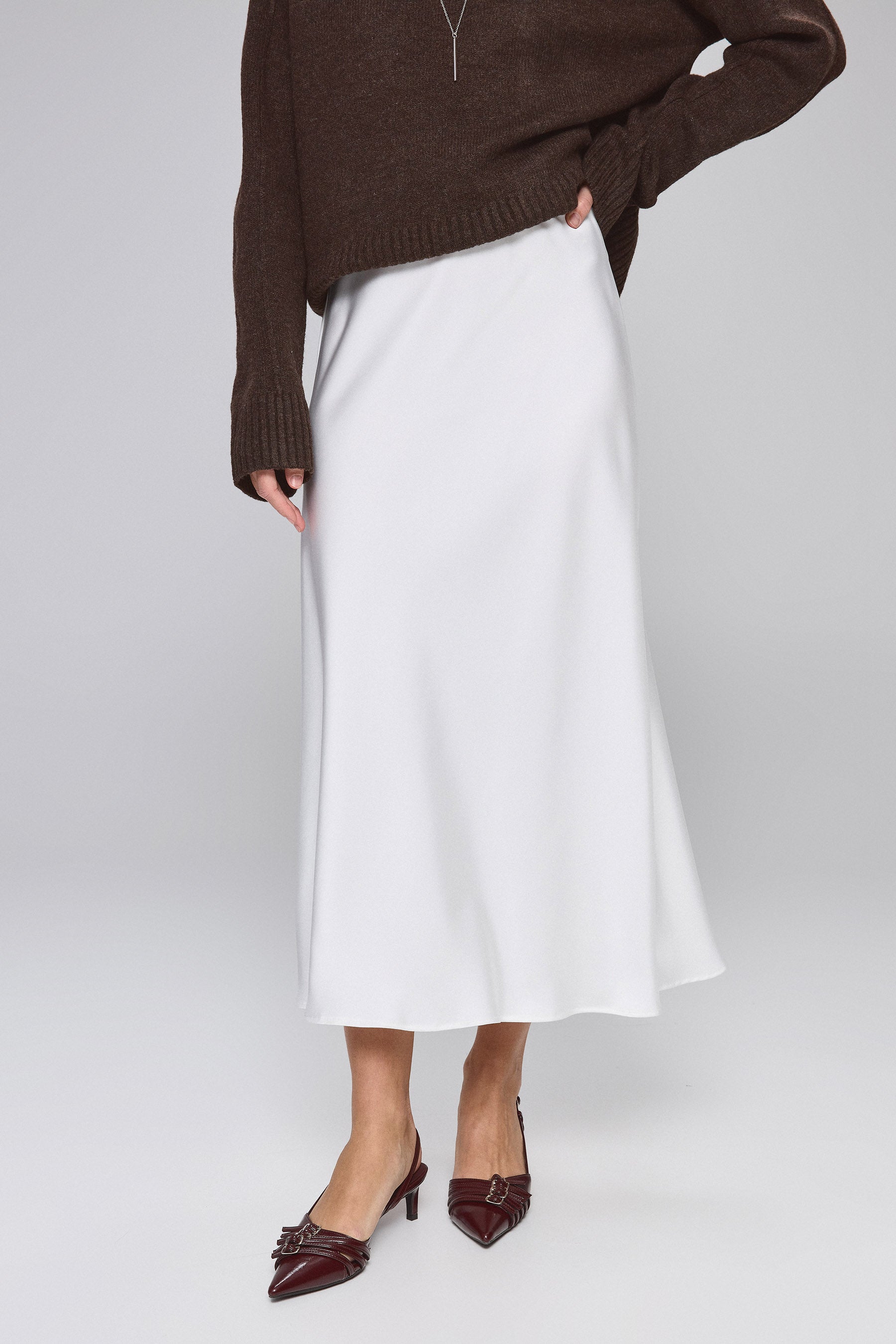 חצאית גלוסי מידי וויט