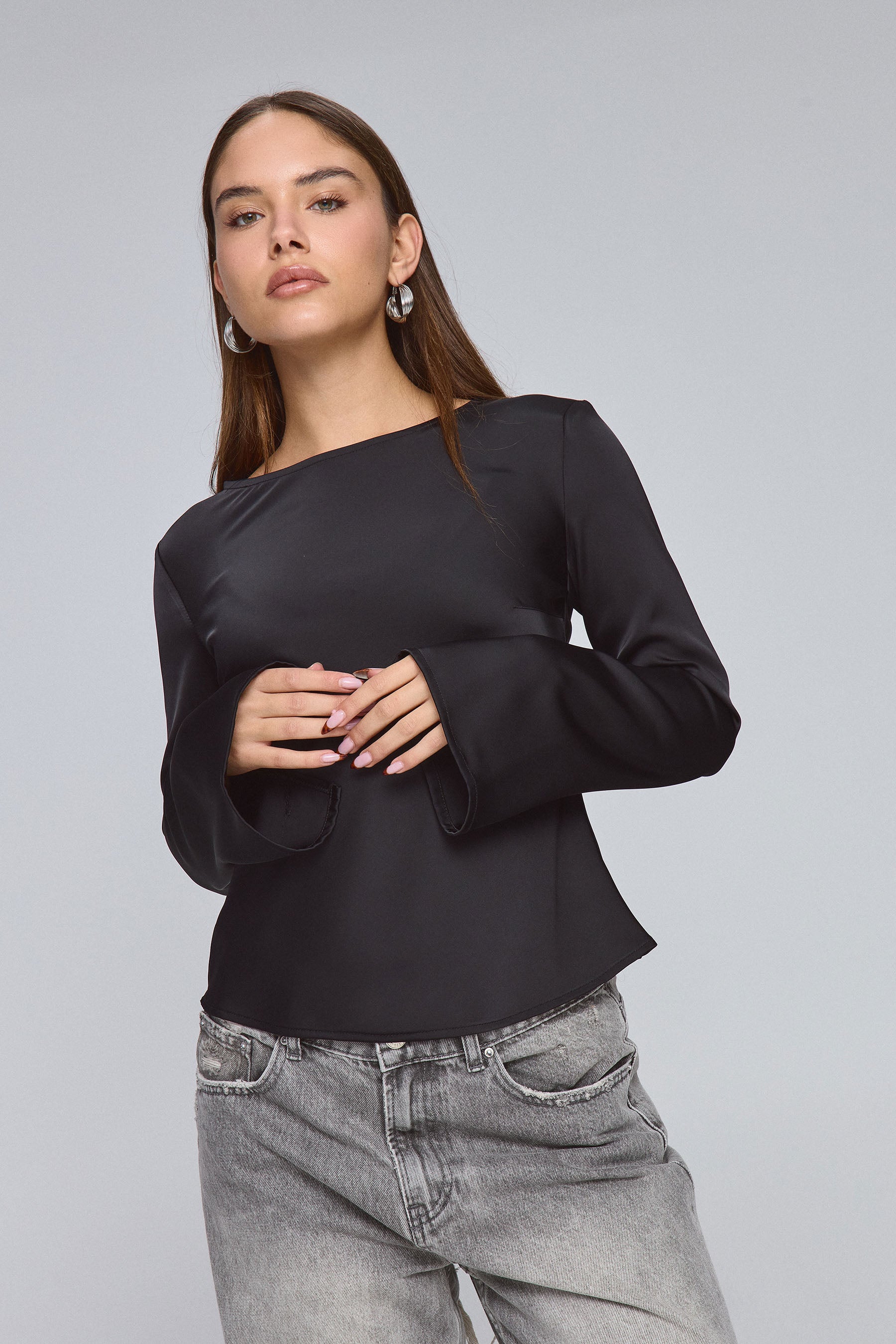 חולצת גלוסי שרוול שליץ שחור