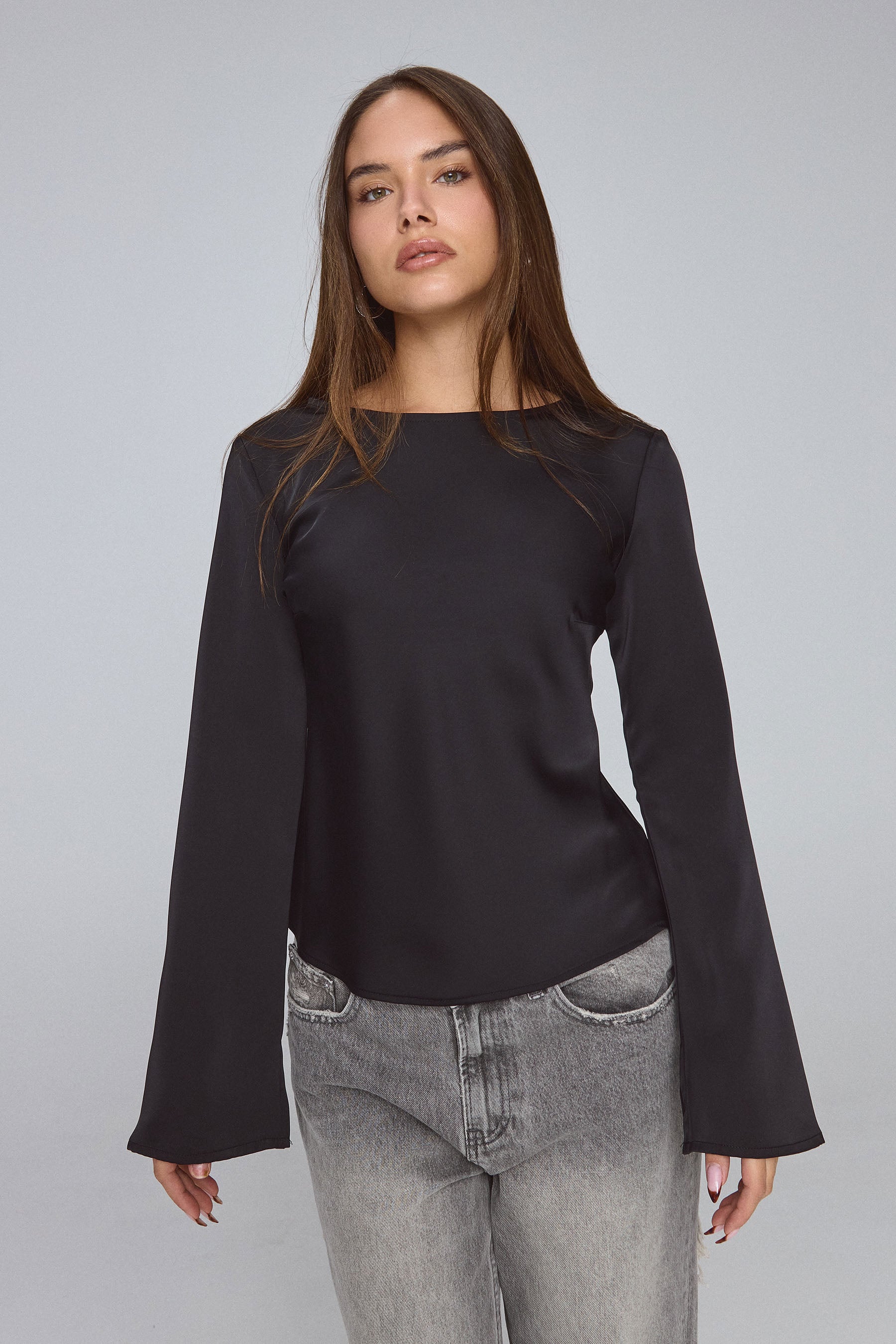 חולצת גלוסי שרוול שליץ שחור